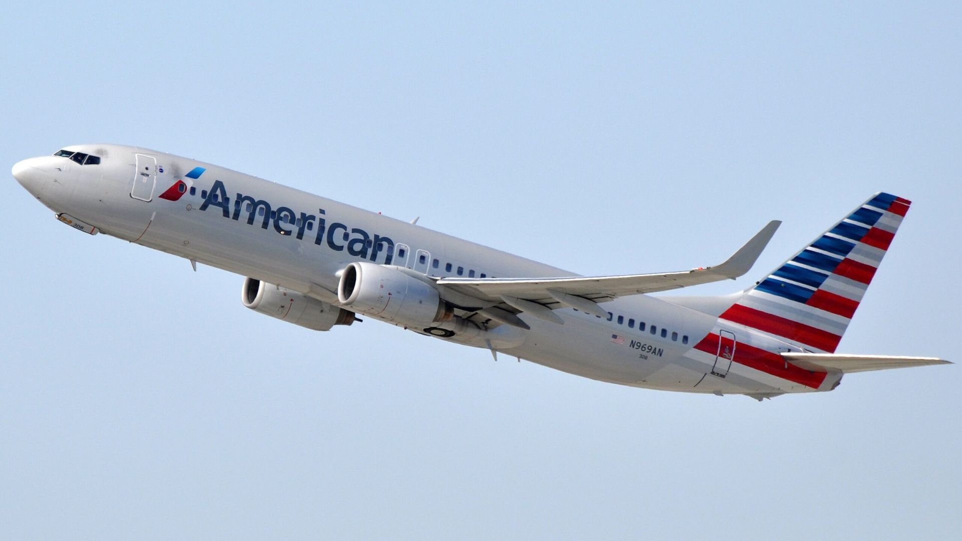 Biden aprueba nuevos vuelos de American Airlines y JetBlue a La Habana