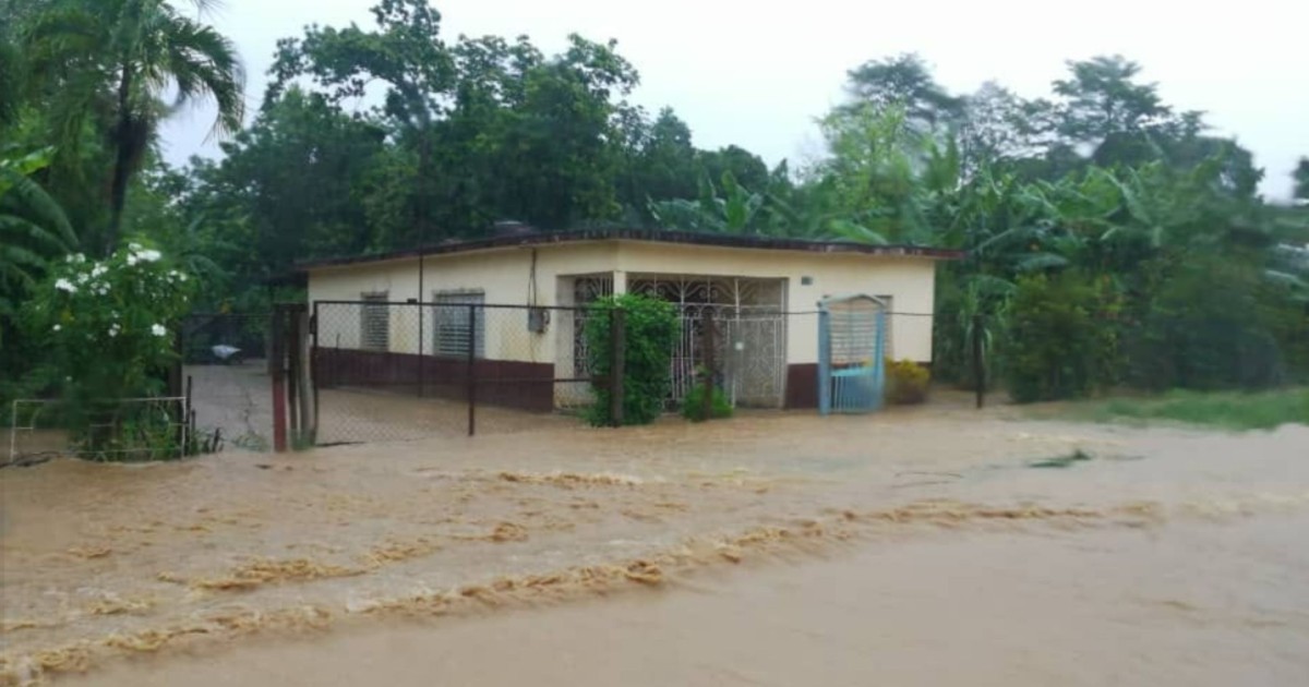 Fuertes lluvias provocan inundaciones y ríos desbordados en el oriente