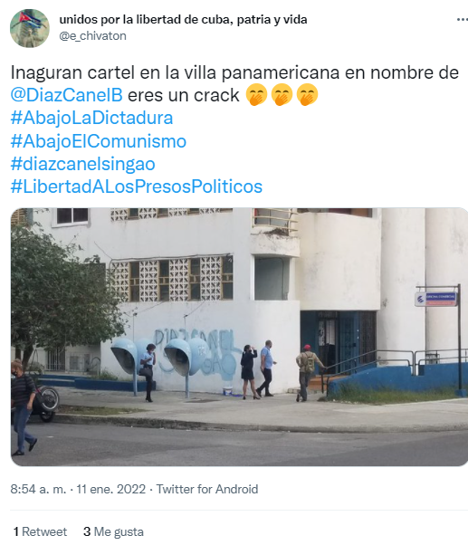 Cartel opositor en Villa Panamericana.