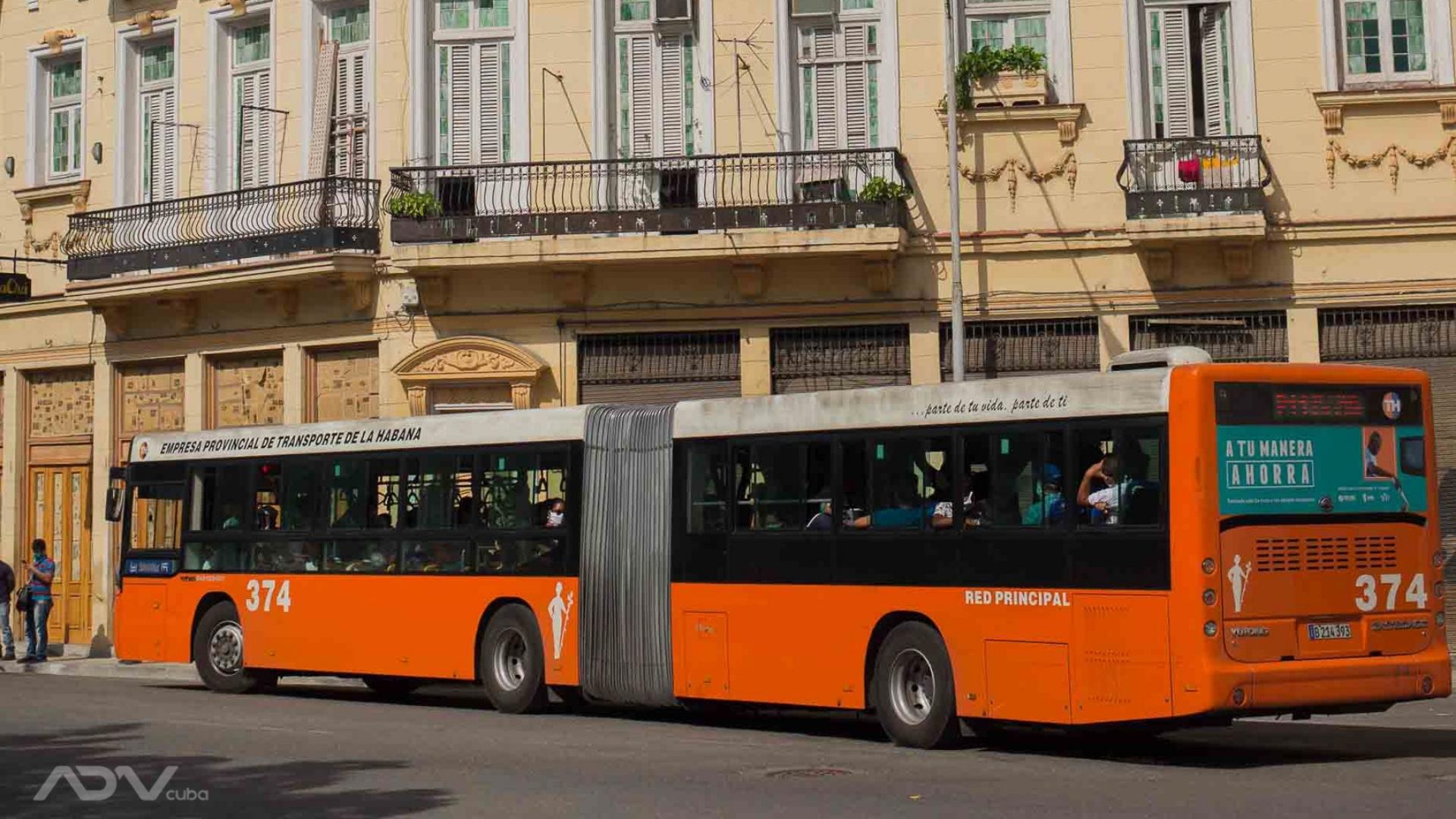 Autobús del transporte público en La Habana. Foto: ADN Cuba