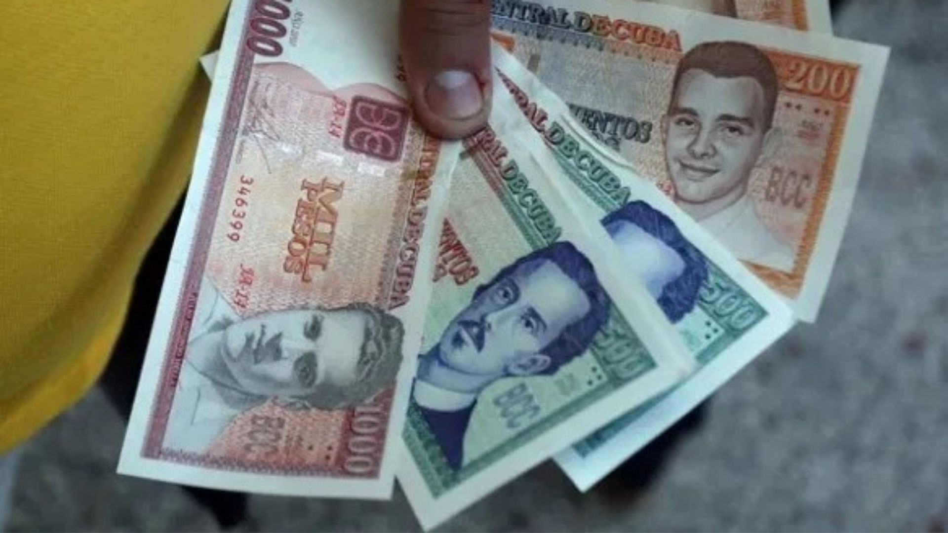 Peso cubano, la moneda más depreciada en 2021
