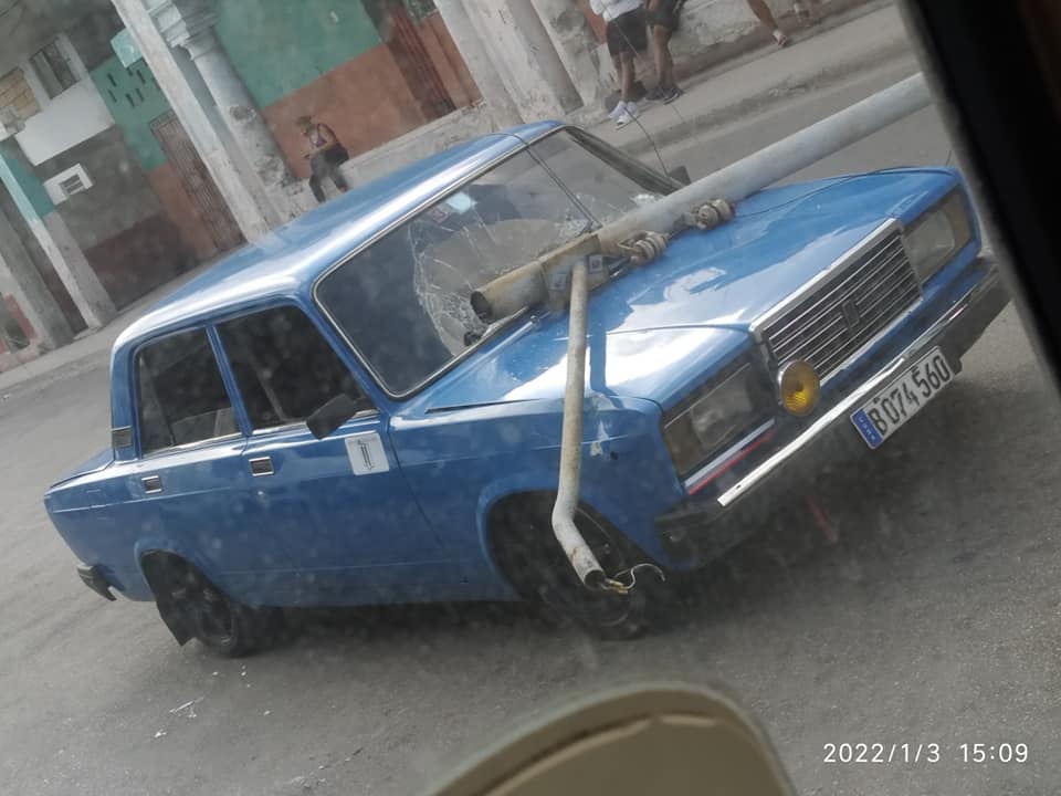 Según confirmó Clodoaldo Sosa Díaz en Facebook el accidente ocurrió este lunes a las 4 p.m entre las calles Luyanó y Concha de la capital cubana
