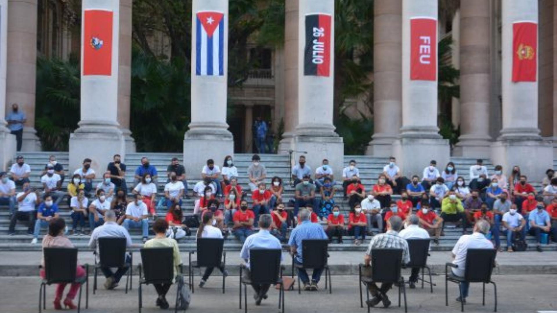 Canel y otros dirigentes del gobierno participan en acto político en Universidad de La Habana. Foto: Presidencia Cuba