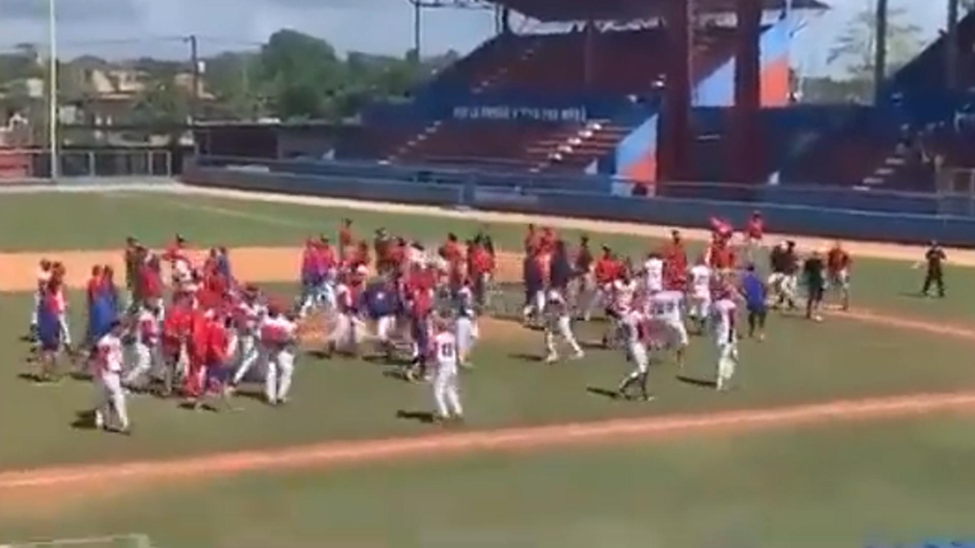 Pelea tumultuaria en Serie Nacional de Béisbol de Cuba