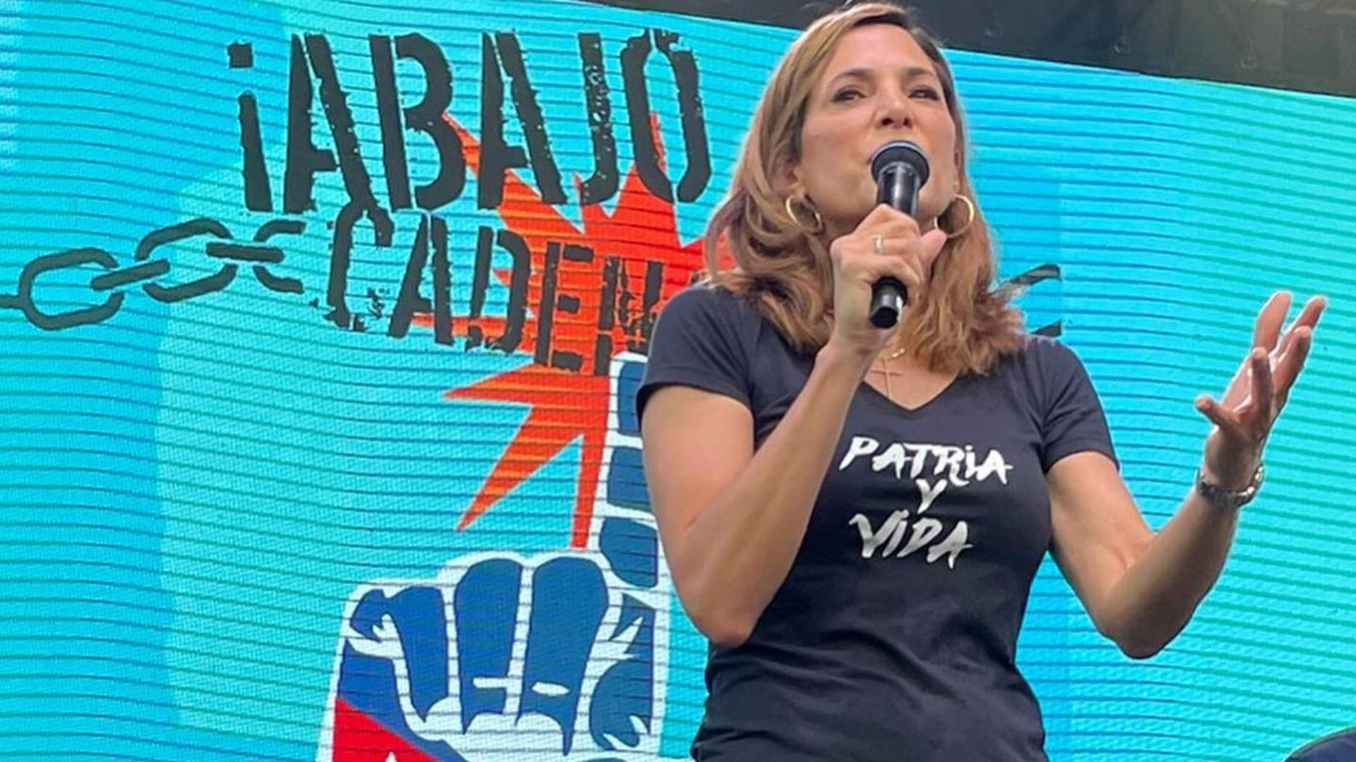 María Elvira Salazar en acto contra el comunismo en Cuba. Foto: Facebook