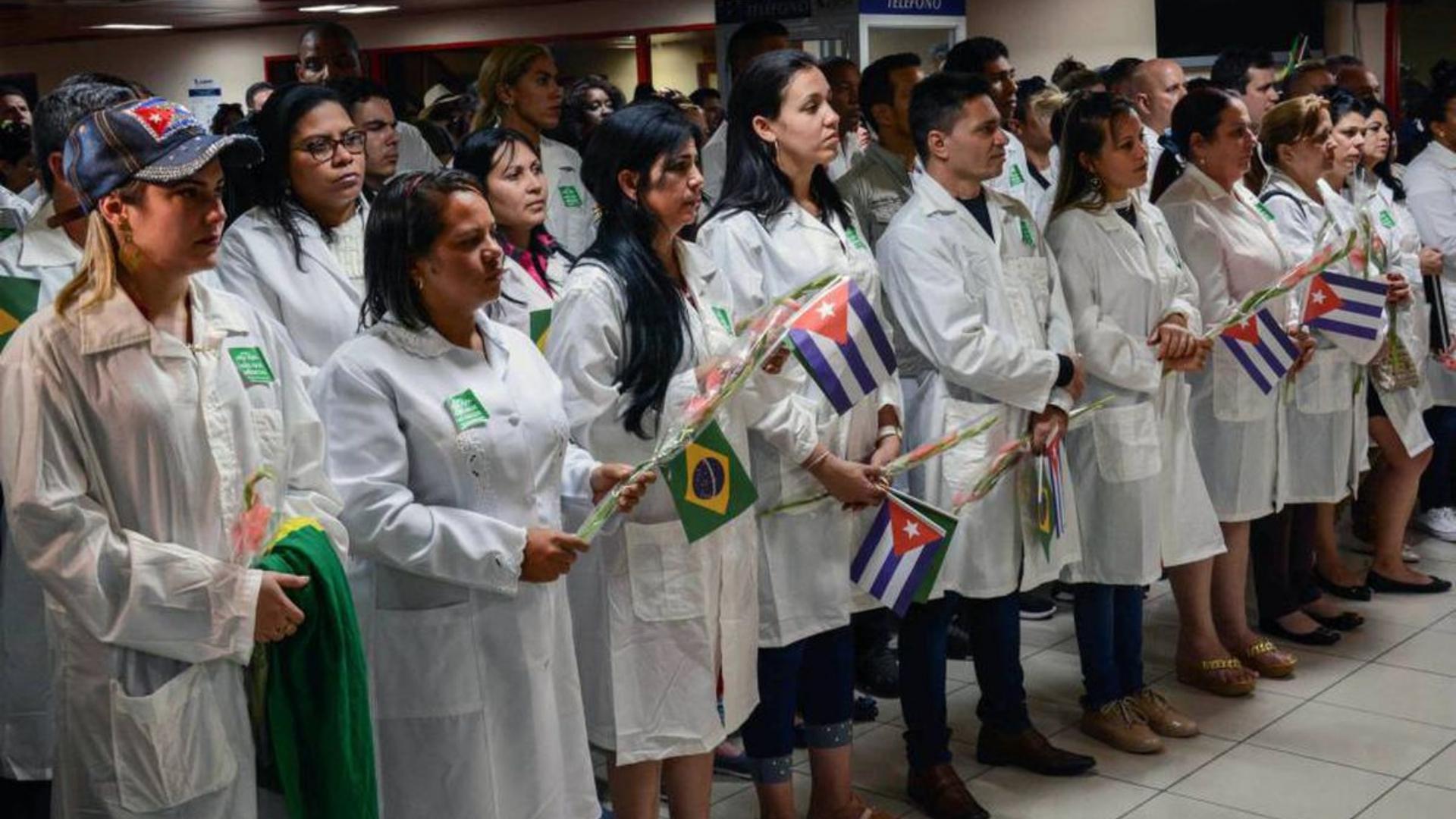 Médicos cubanos en Brasil (El País)