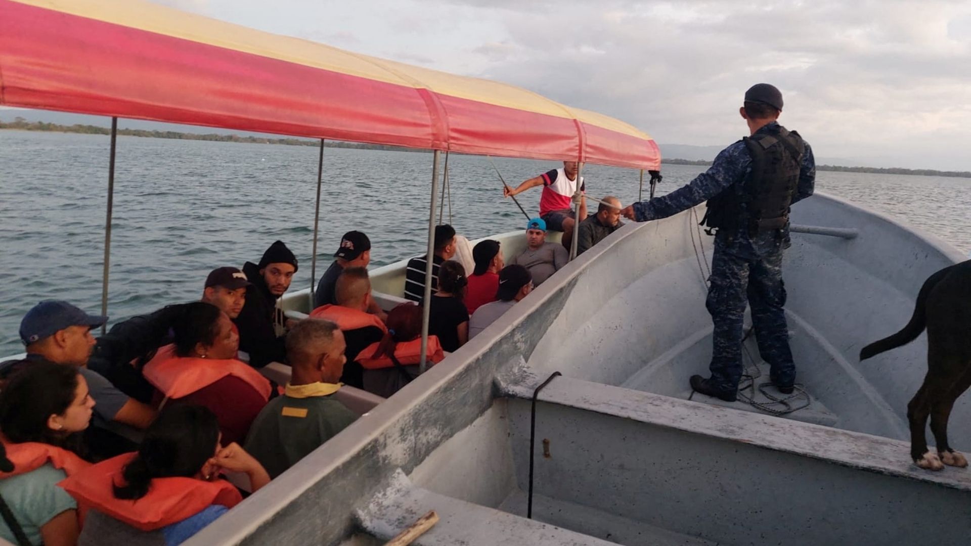 Detienen a 50 migrantes cubanos en Guatemala