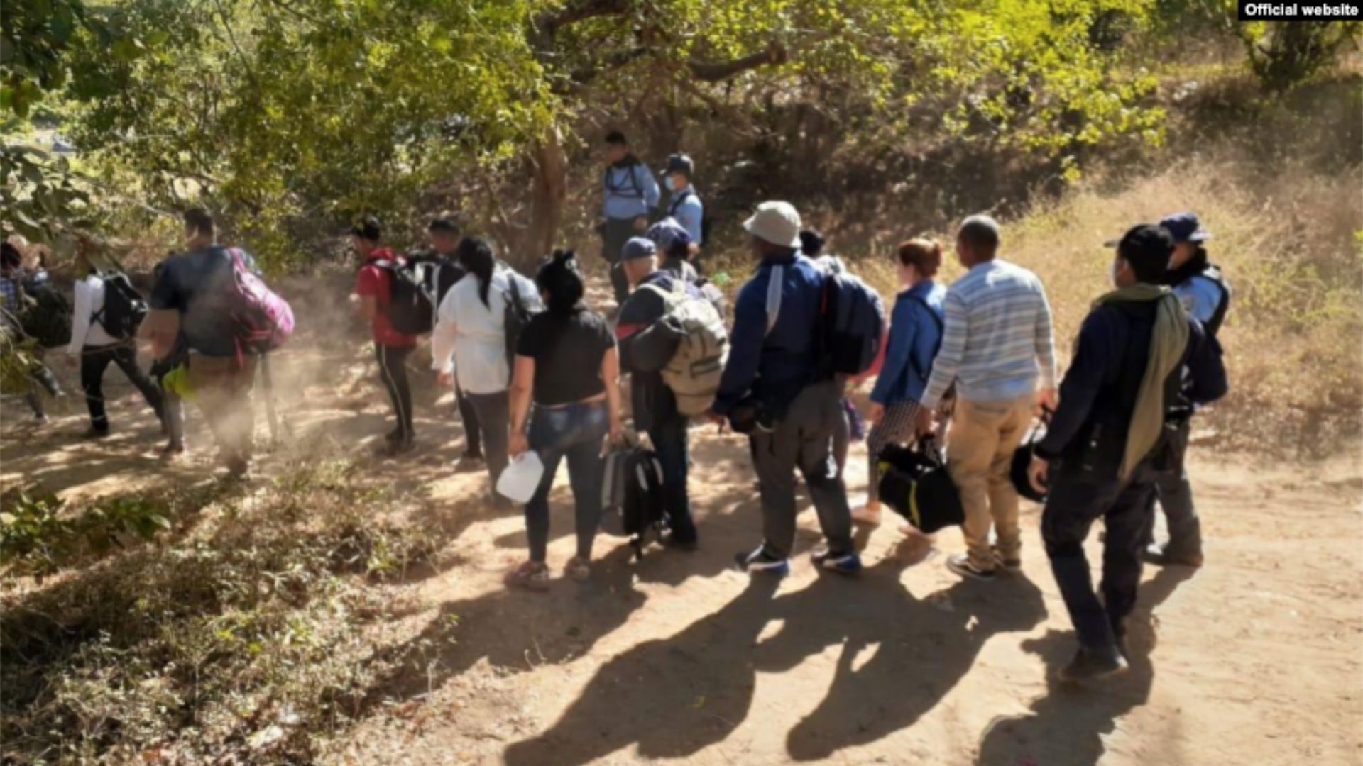 Los migrantes fueron detenidos por transitar de manera irregular por el país centroamericano y su destino final era Estados Unidos