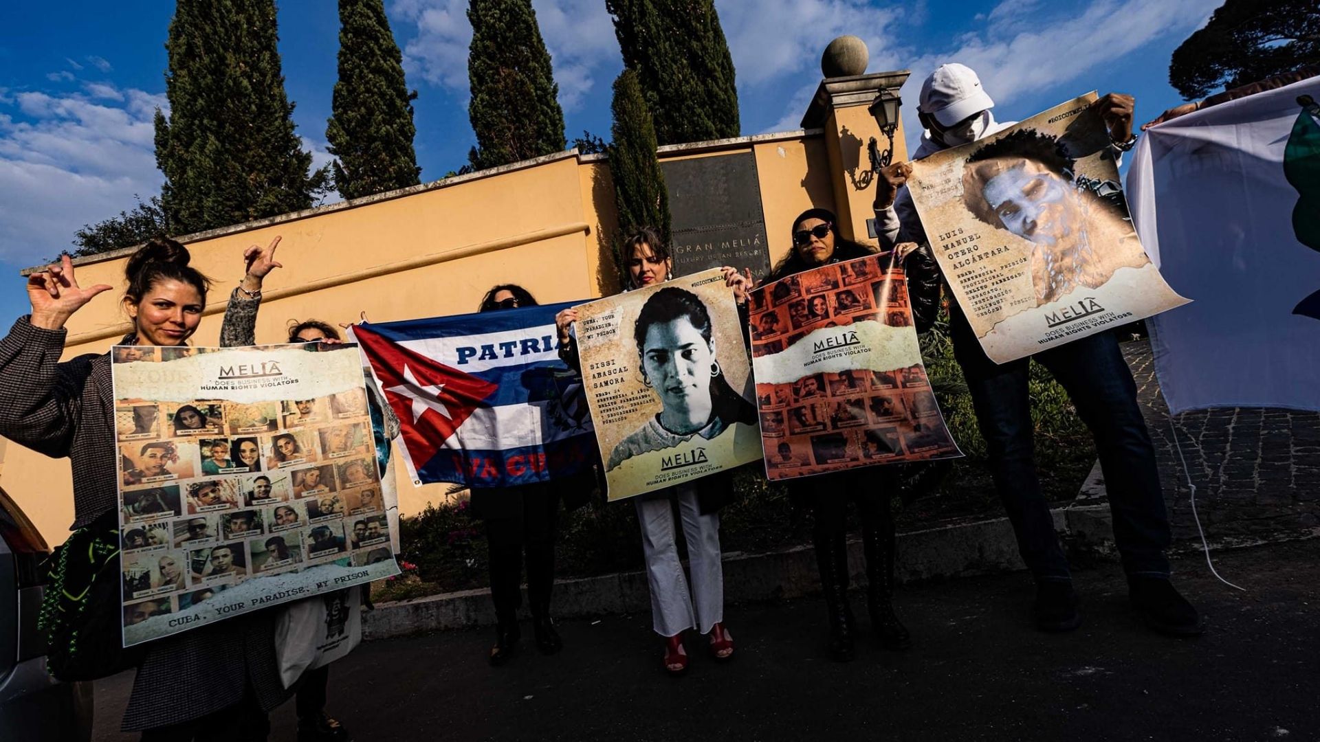 Anteriormente, decenas de cubanos en varias ciudades del mundo han protestado frente a las oficinas de Meliá Hotels