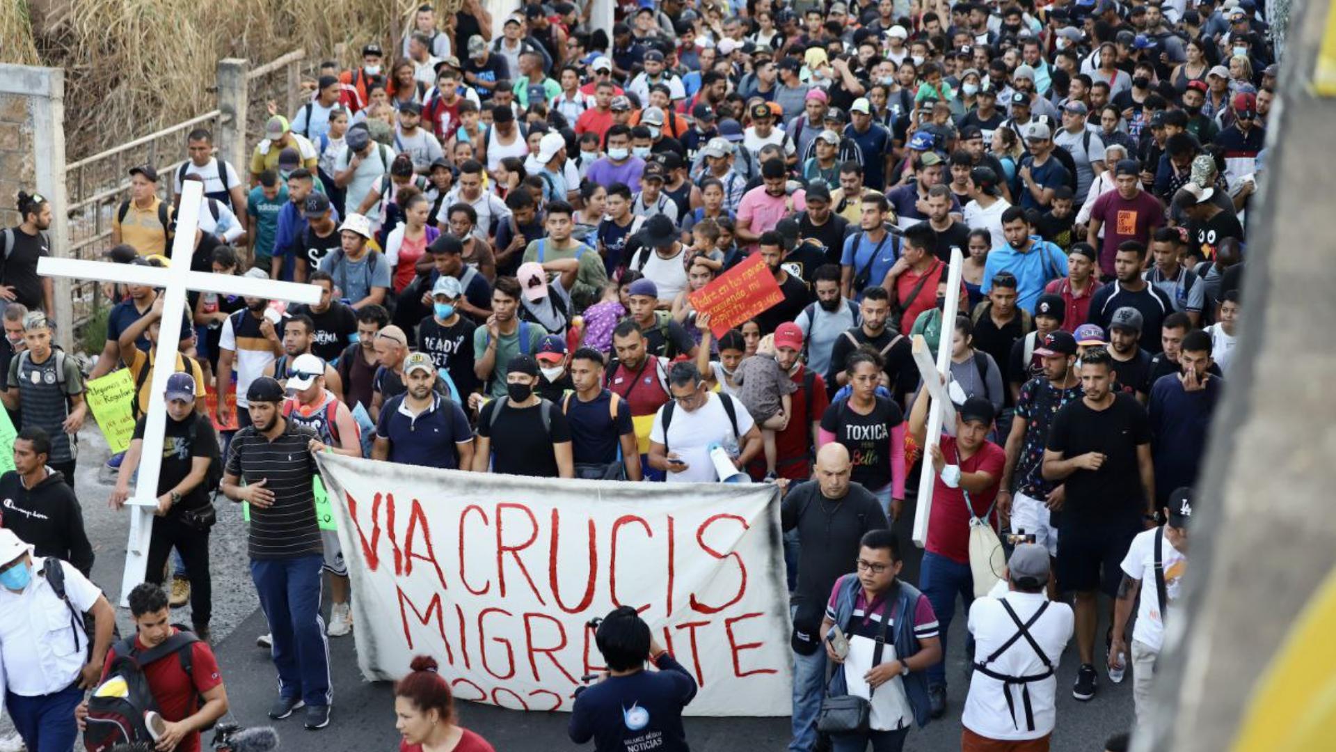 Caravana migrante sale de Tapachula hacia Ciudad de México