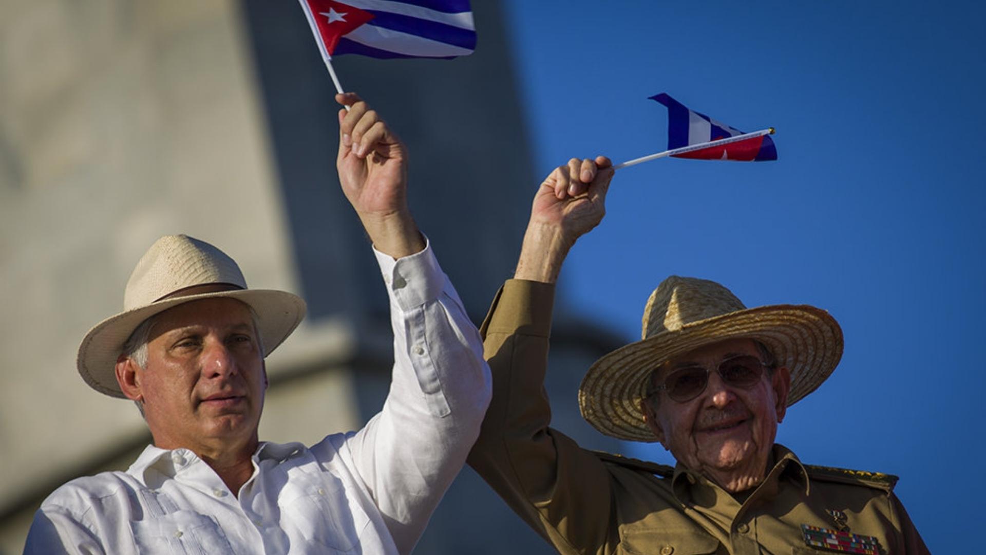 Díaz Canel y Raúl Castro en marcha del Primero de Mayo. Foto: Cubadebate