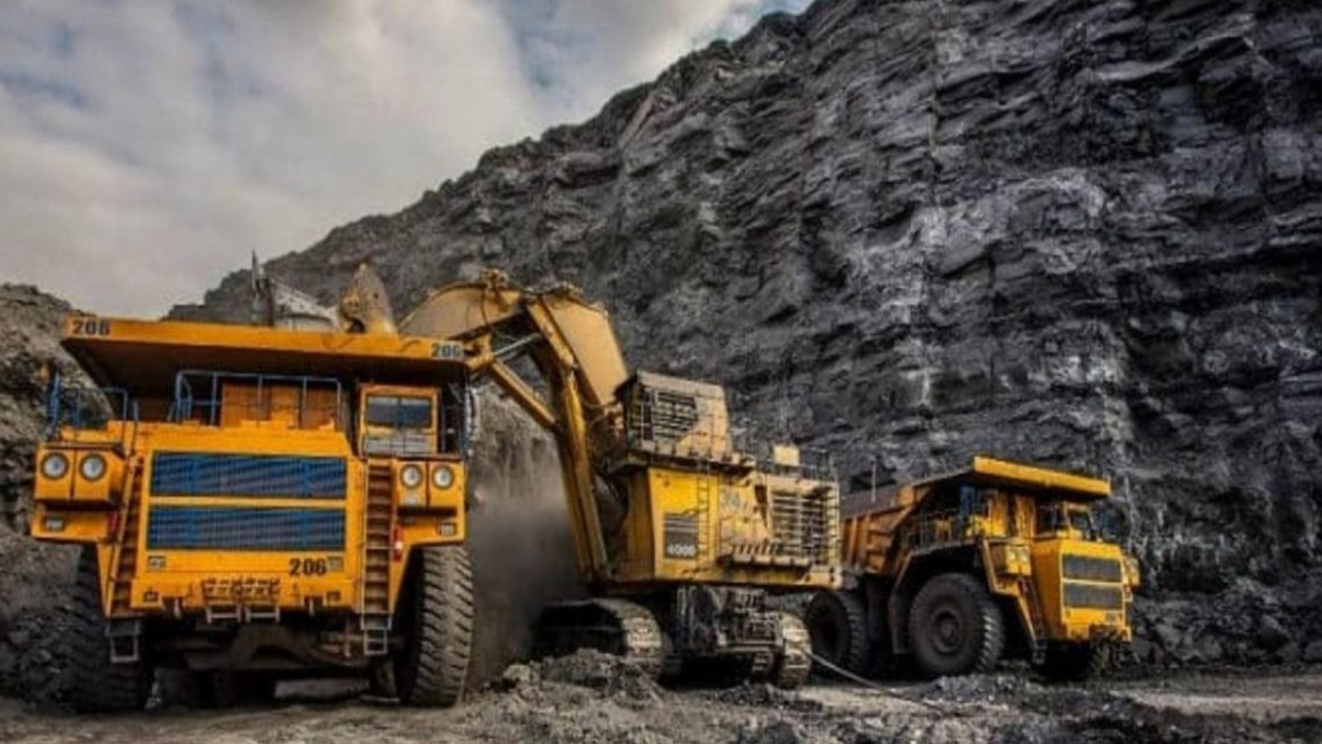 Máquinas en minas de Perú. Foto: Andina
