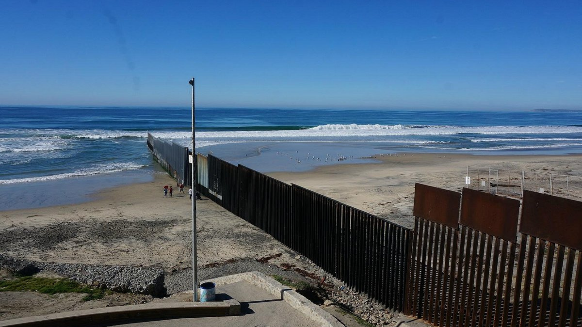 Valla fronteriza entre las localidades de Playas de Tijuana (México) y San Diego (Estados Unidos)