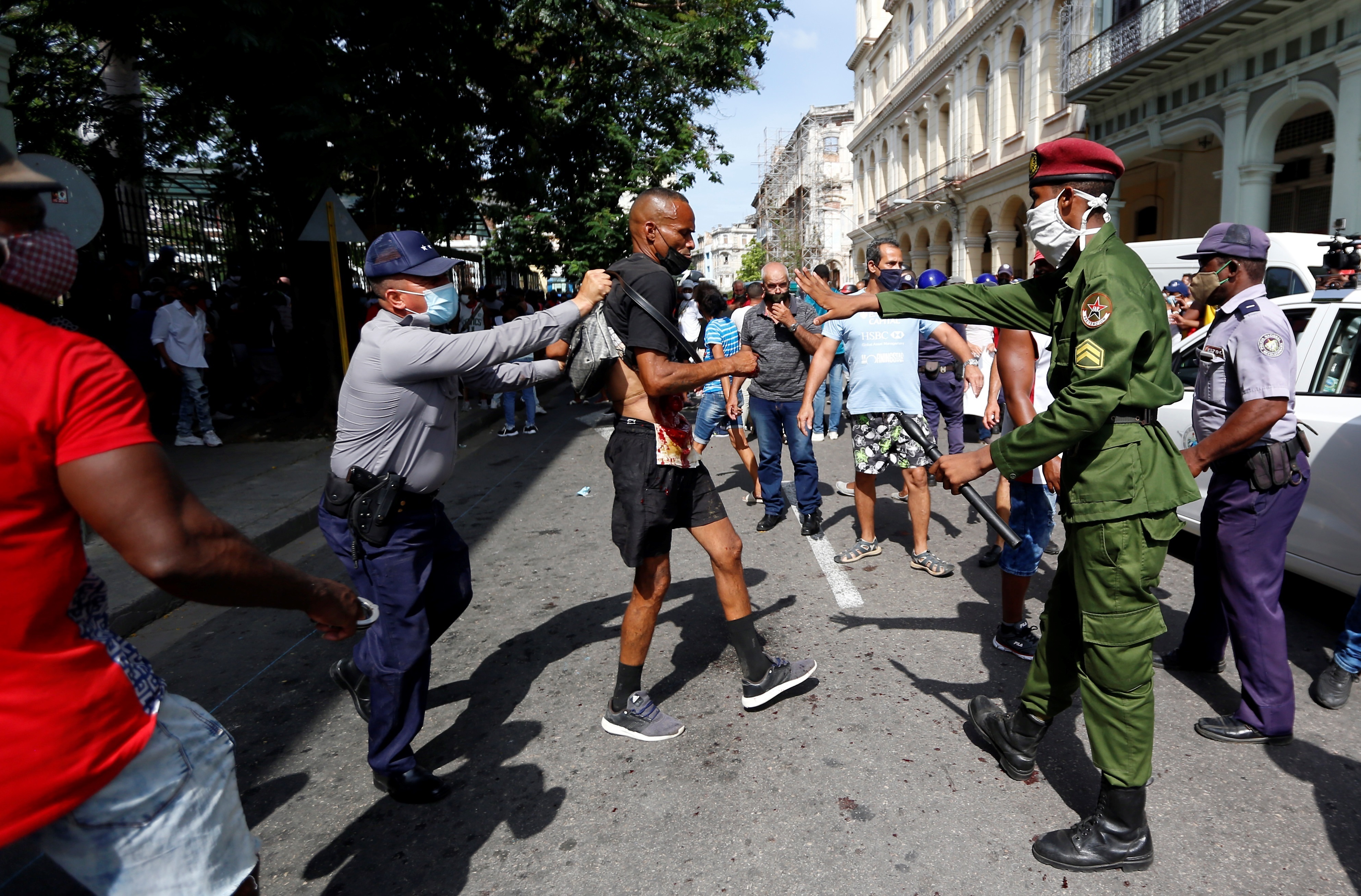 Represión de protesta en Cuba (Foto Infobae)