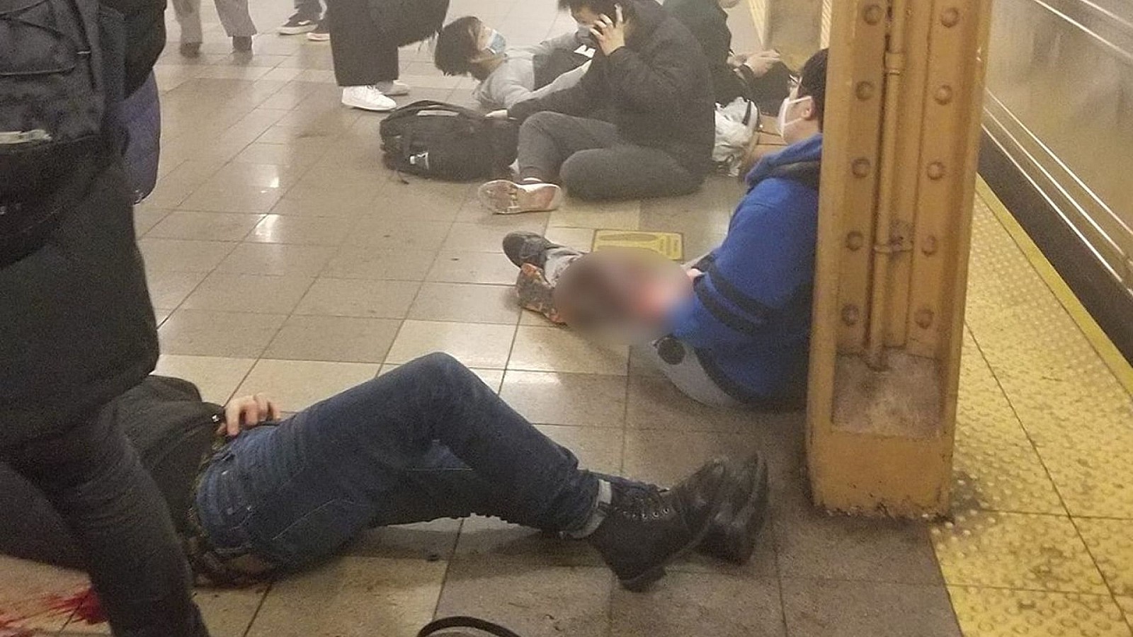 Tiroteo en la estación del metro de Brooklyn. Foto: Twitter de Noticias Telemundo
