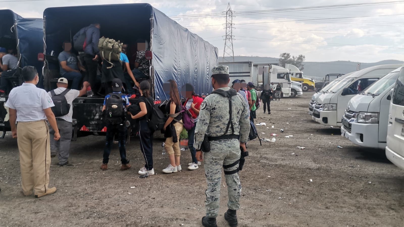Migrantes detenidos en la Puebla-Orizaba. Foto: INM