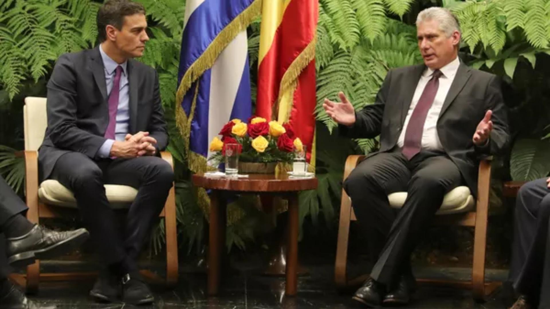 El presidente español Pedro Sánchez, de visita en Cuba, junto a su homólogo Miguel Díaz-Canel (Reuters)