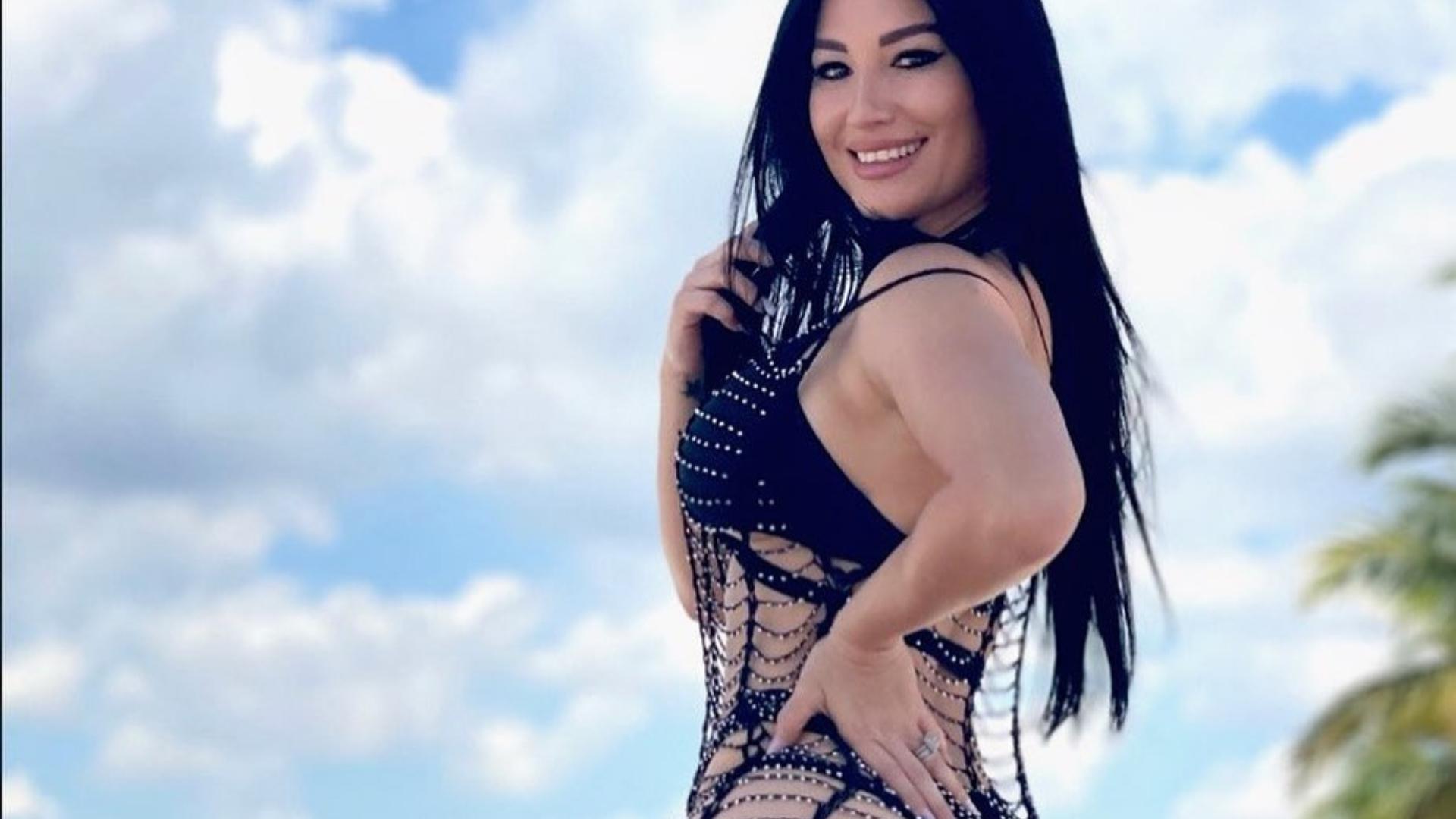 Actriz Heydy González presume su figura en playa de Miami