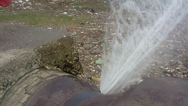 Los salideros influyen en la contaminación del agua. Foto: Radio Rebelde
