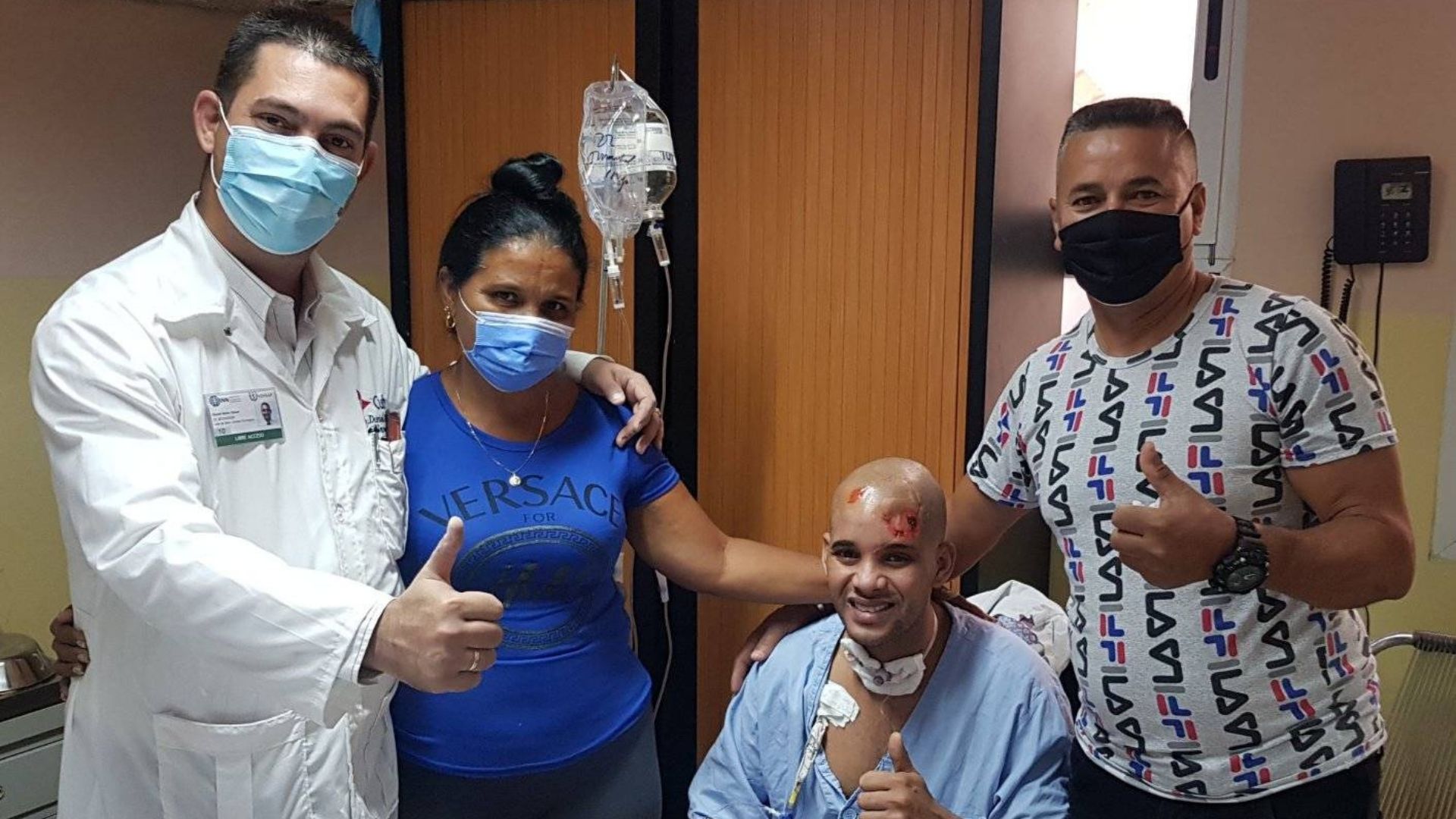 El neurocirujano Duniel Abreu, parte del equipo de profesionales, confirmó en redes sociales que el paciente se recupera satisfactoriamente luego de varios procedimientos médicos complejos