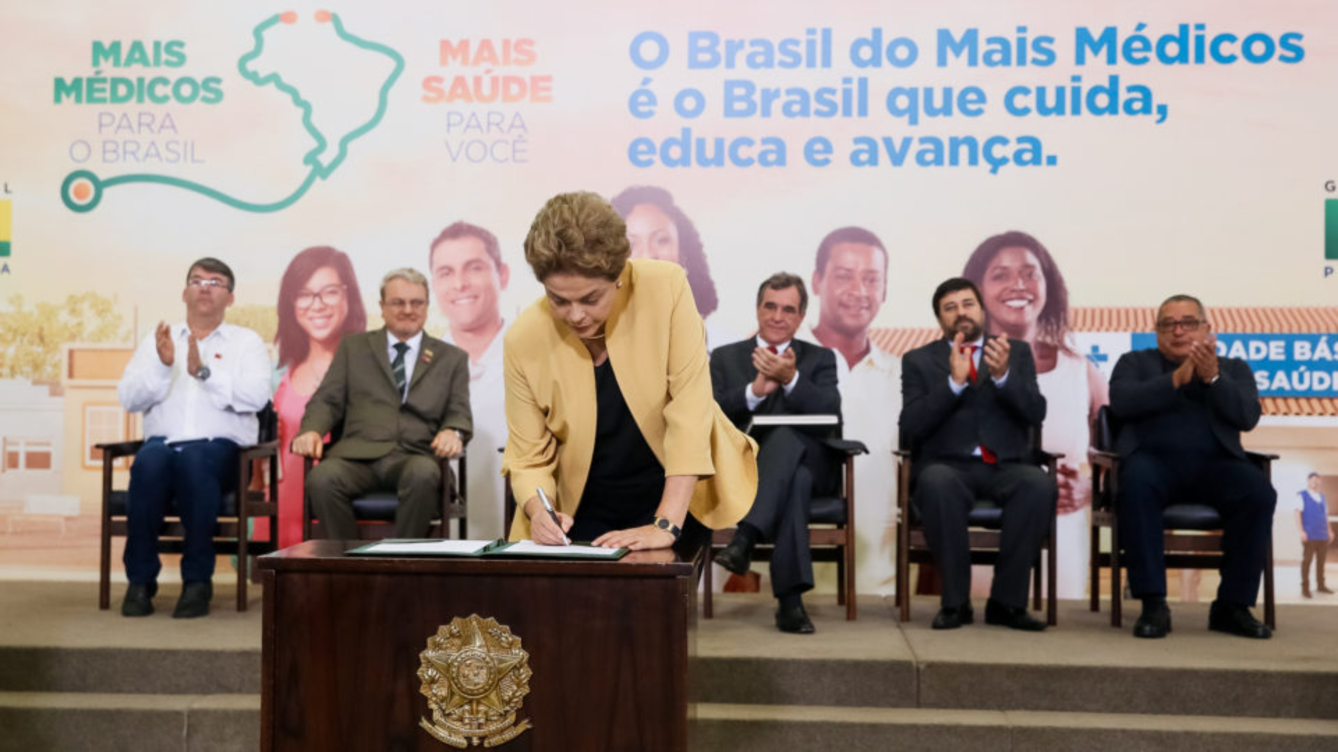  Busca Lula reestablecer programa Mais Médicos