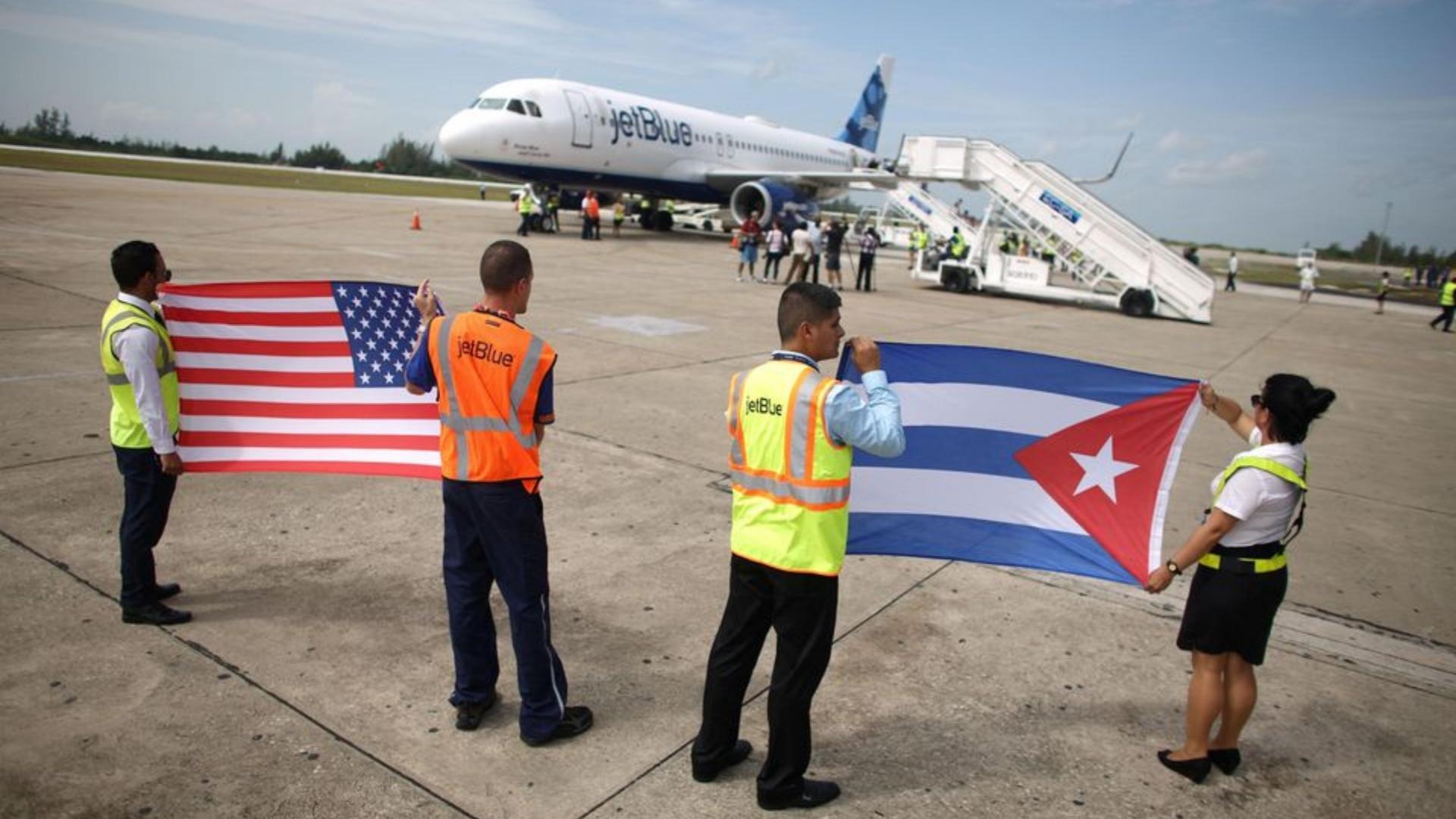 Bienvenida a aerolínea estadounidense en aeropuerto cubano. Foto de Archivo: Reuters