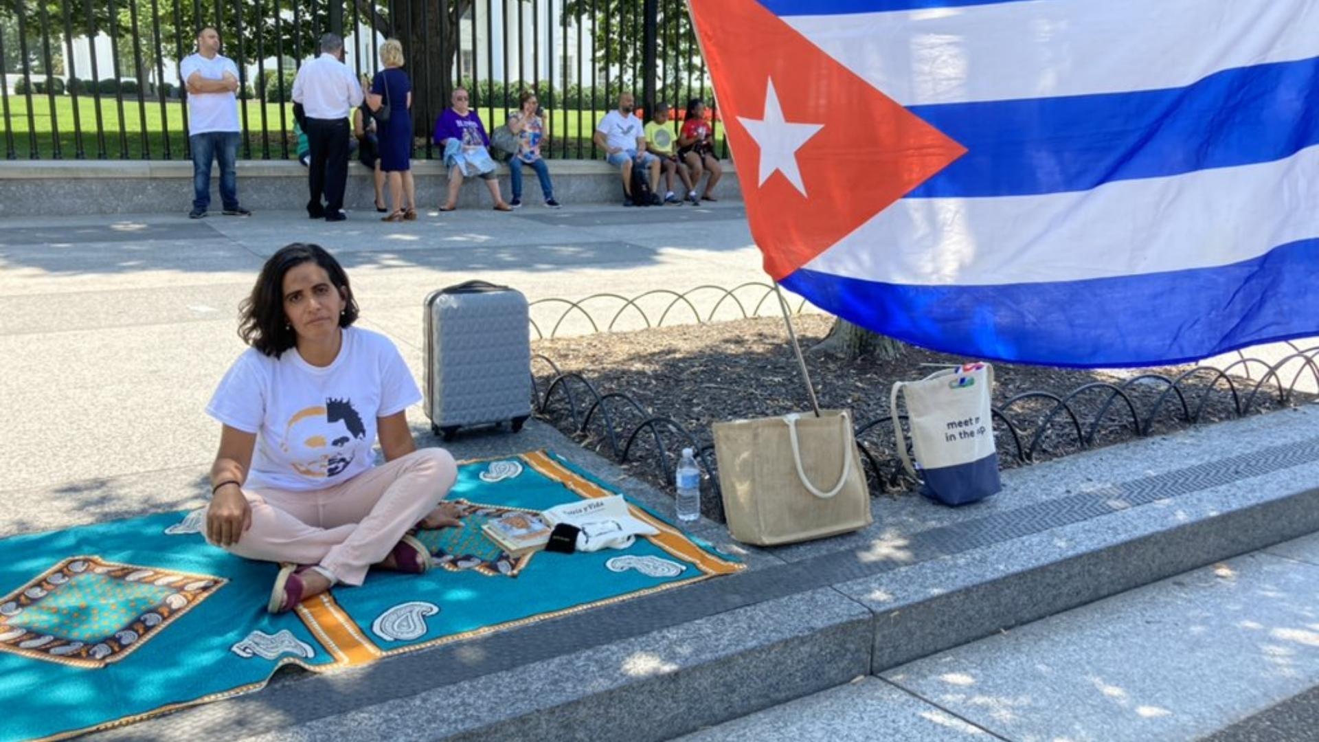 Anamely Ramos frente a la Casa Blanca