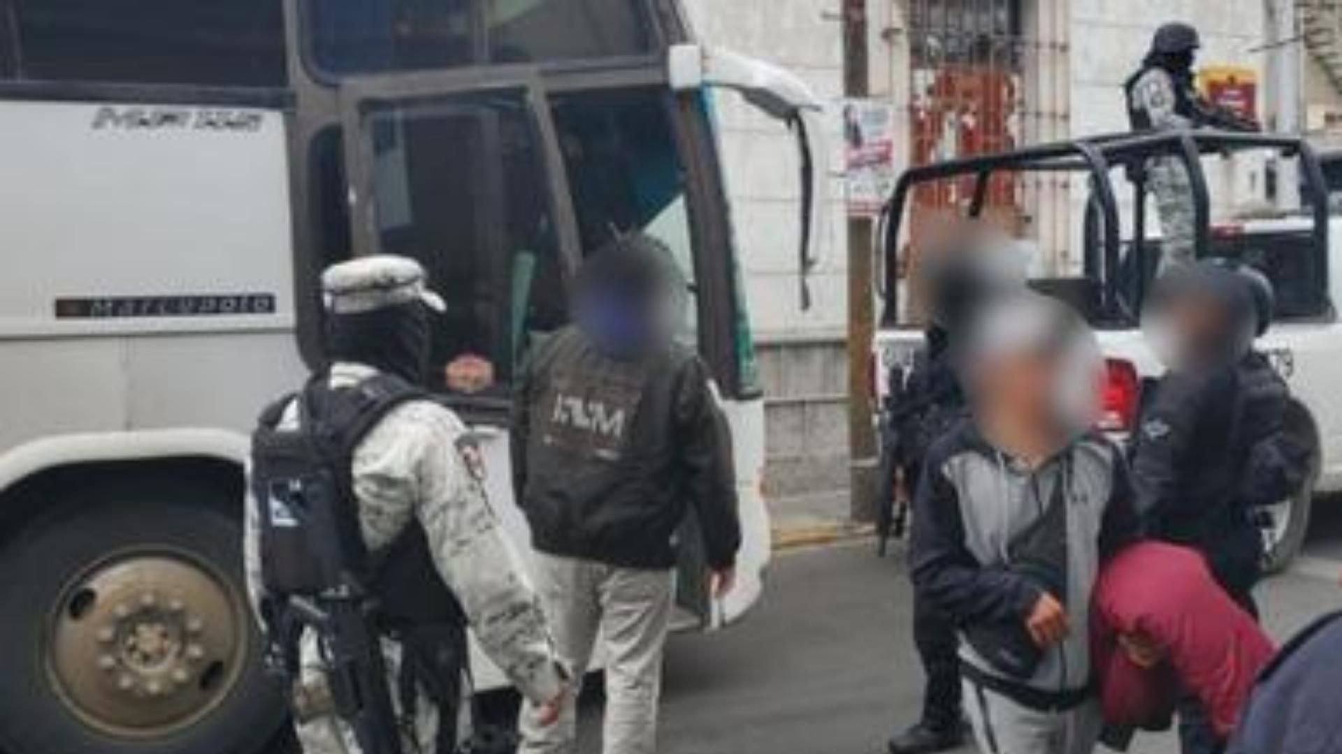 Detienen en México a 42 cubanos hacinados en autobuses. Foto: INM