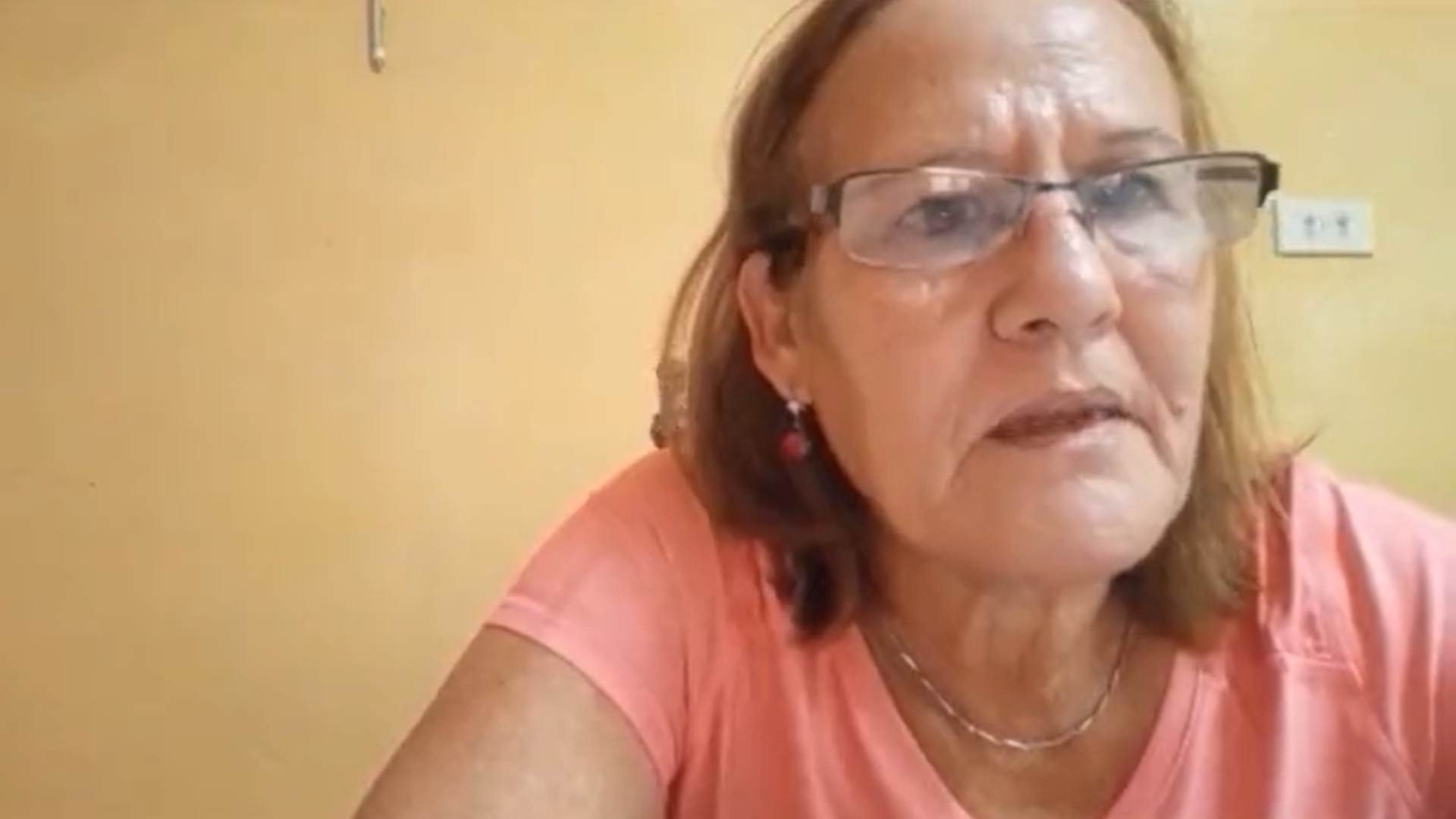 Régimen cubano notifica a madre de preso político que no puede salir del país 