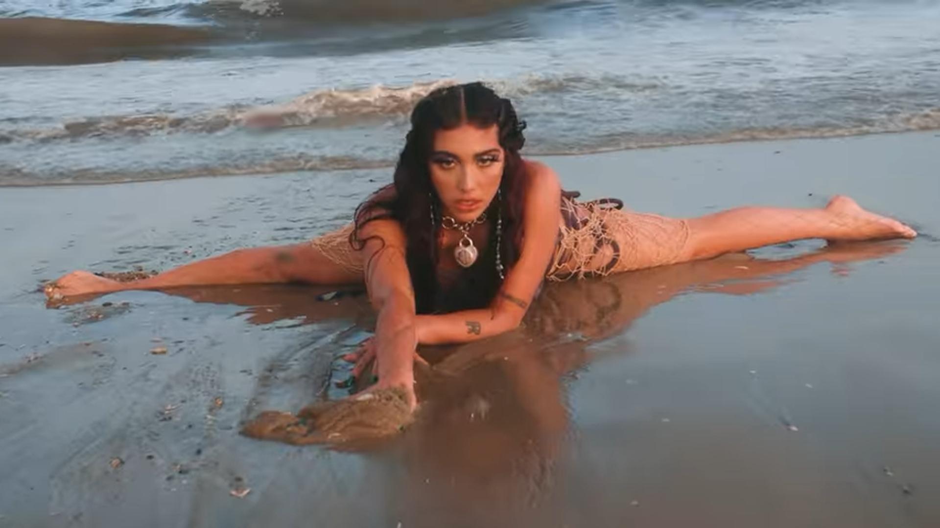 Hija mitad cubana de Madonna debuta en video. Captura de pantalla