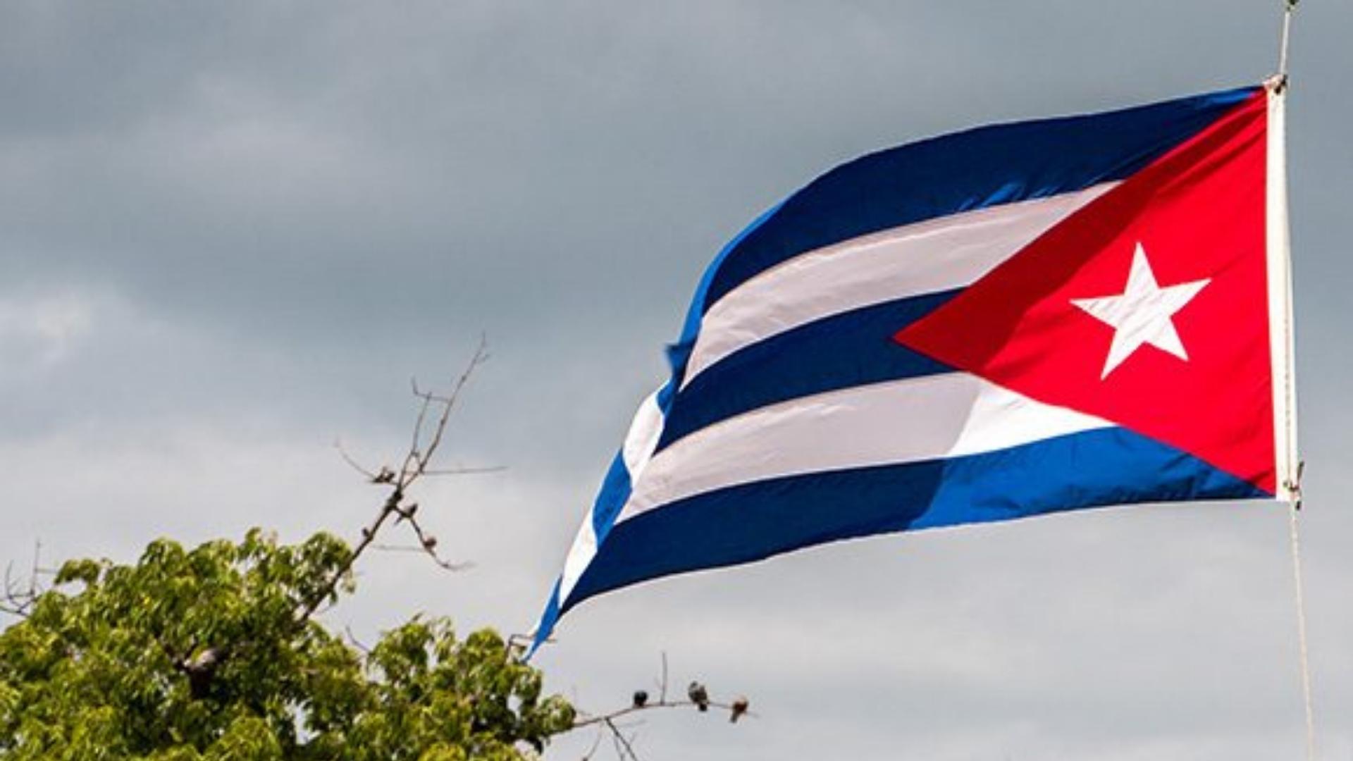 Bandera de Cuba ondeando. Foto: Cubadebate