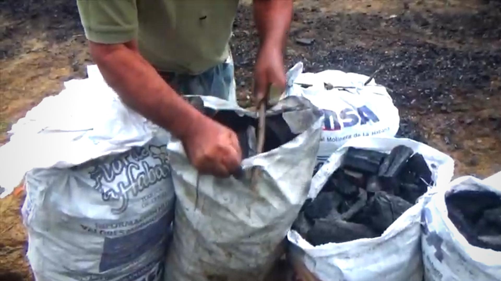 Promueven uso del carbón para cocinar en Cuba ante crisis de apagones