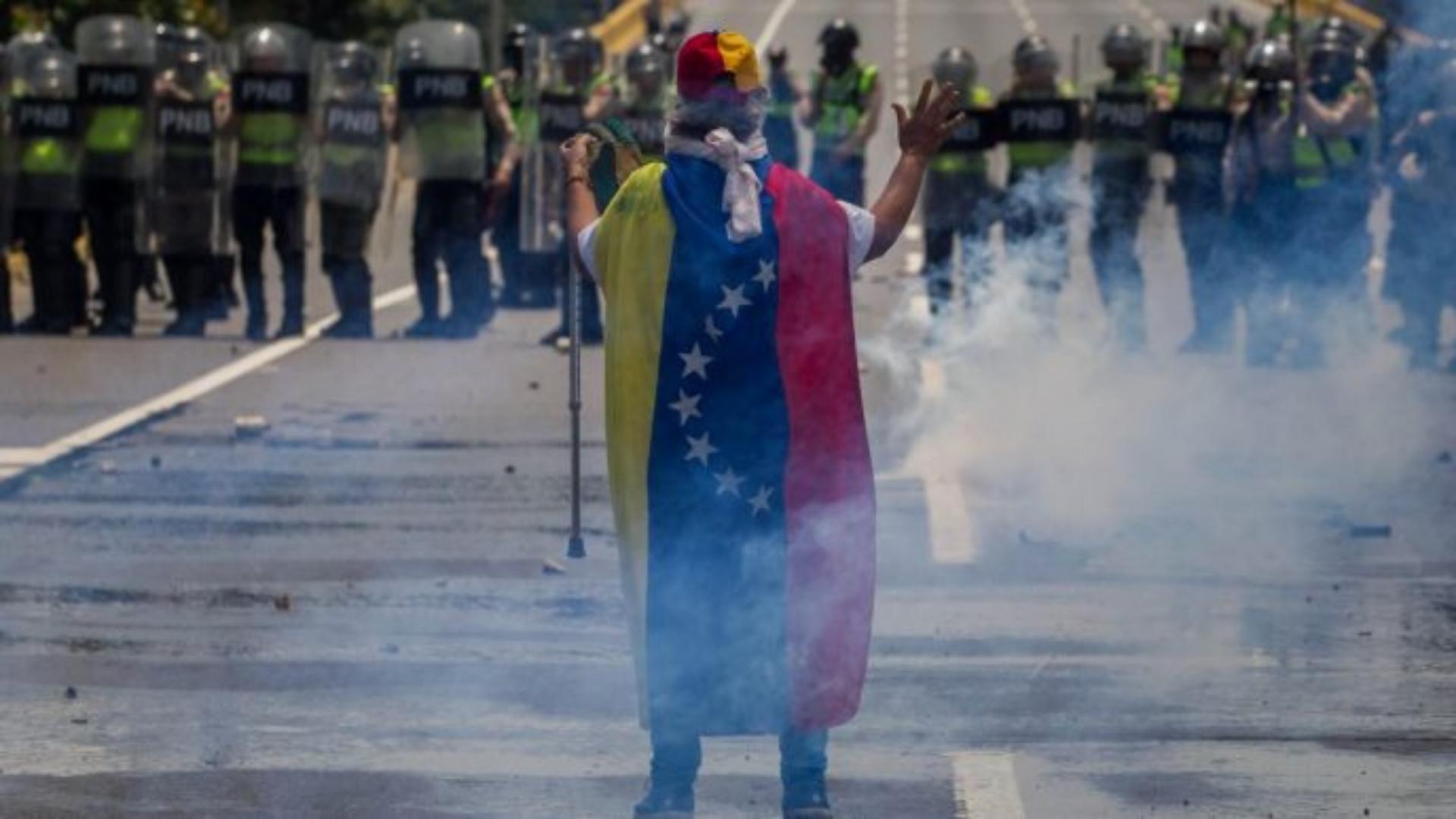 Venezolano protesta contra el régimen de Maduro. Foto: Archivo