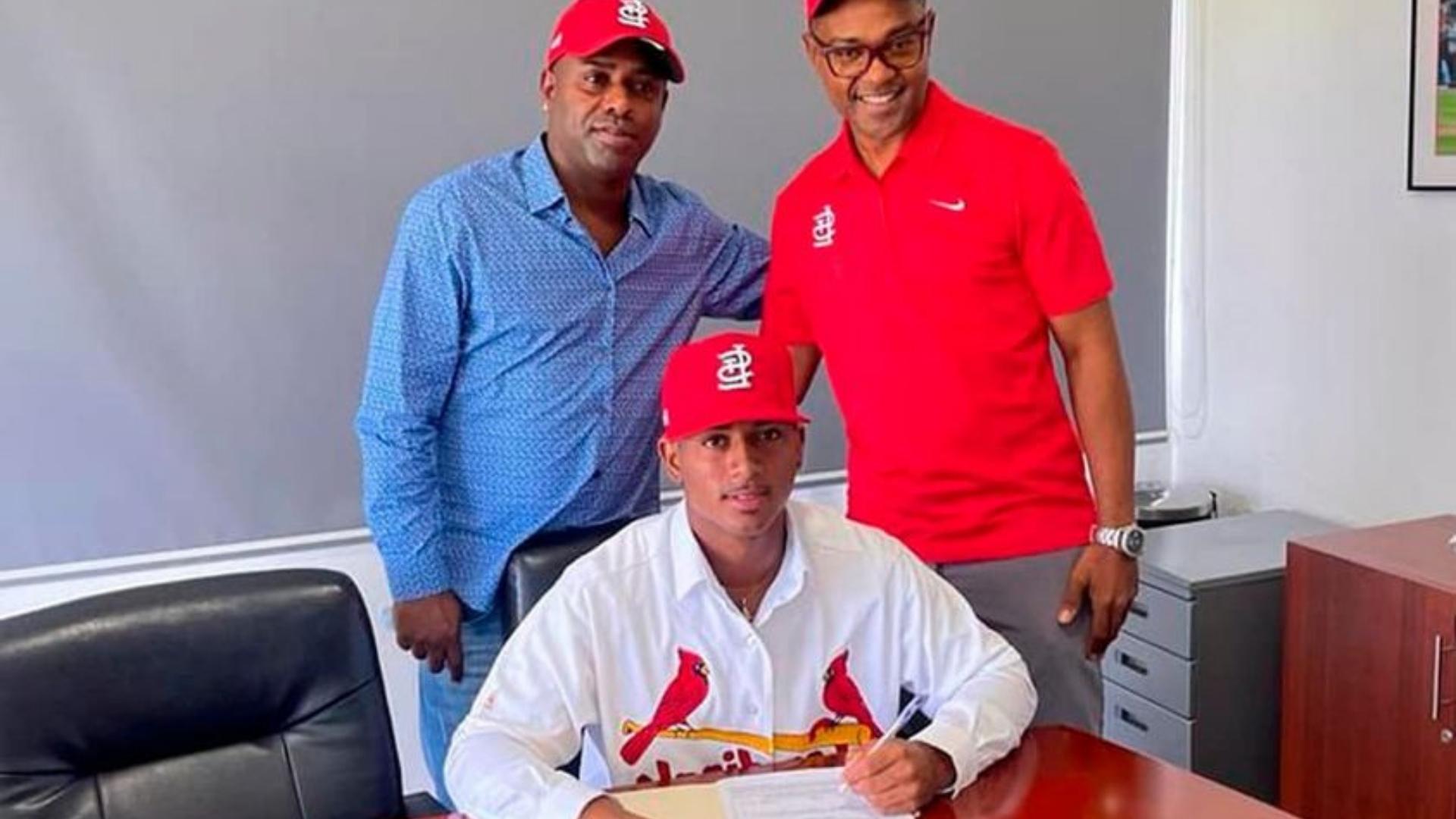 MLB: joven cubano firma con Cardenales