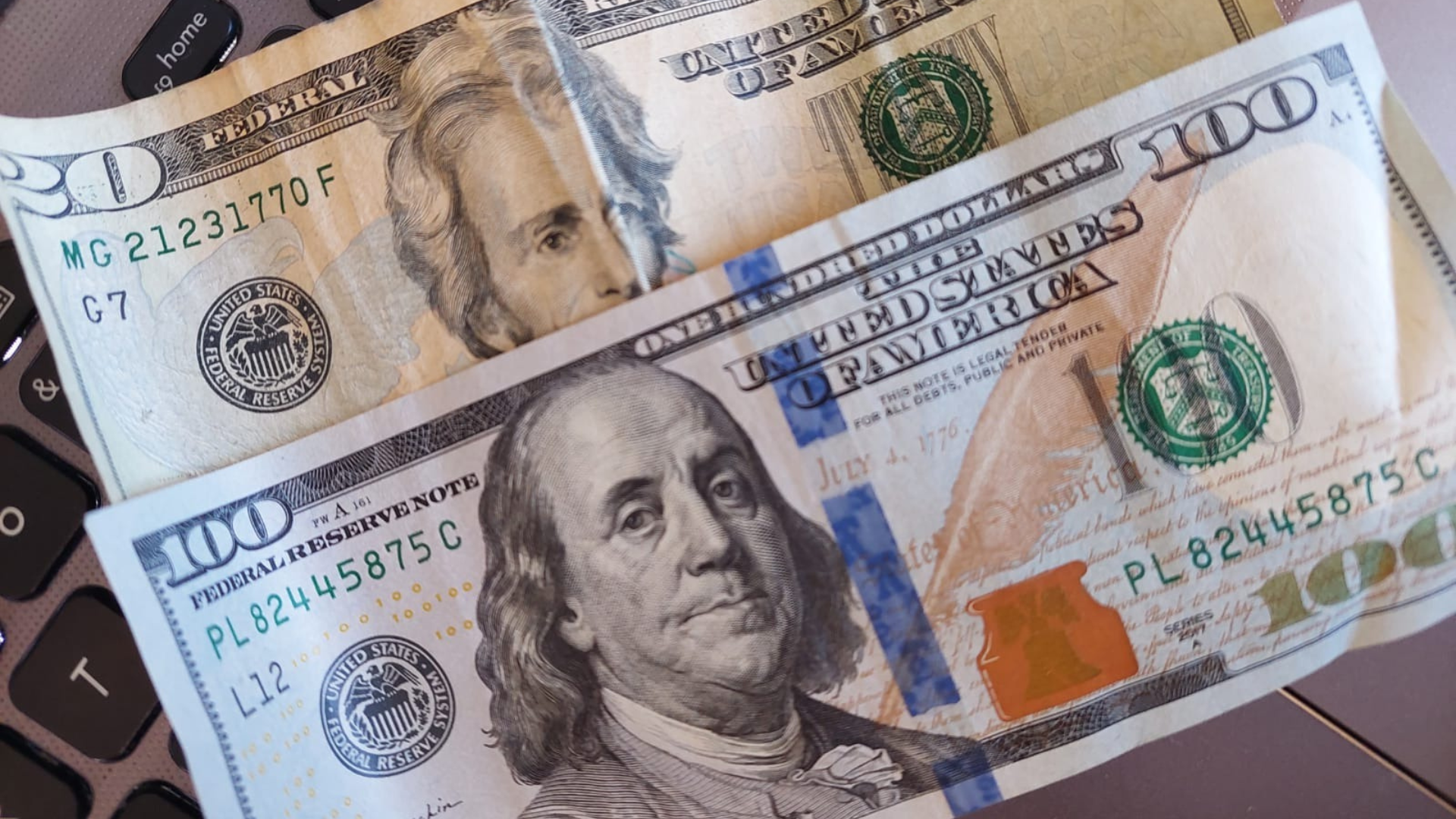 Dólar llega a 180 en Cuba