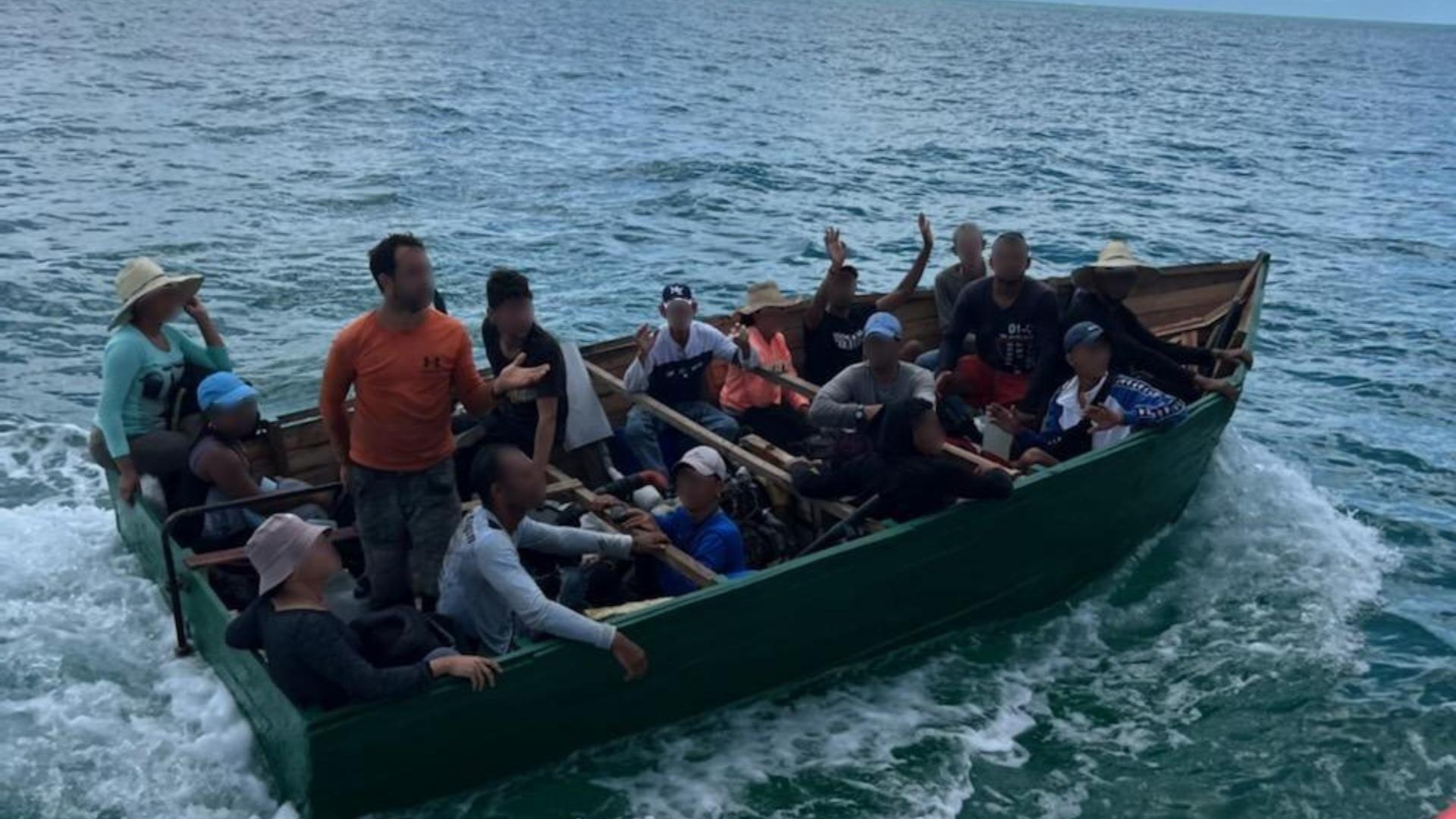 EEUU repatria a 50 balseros cubanos en un día