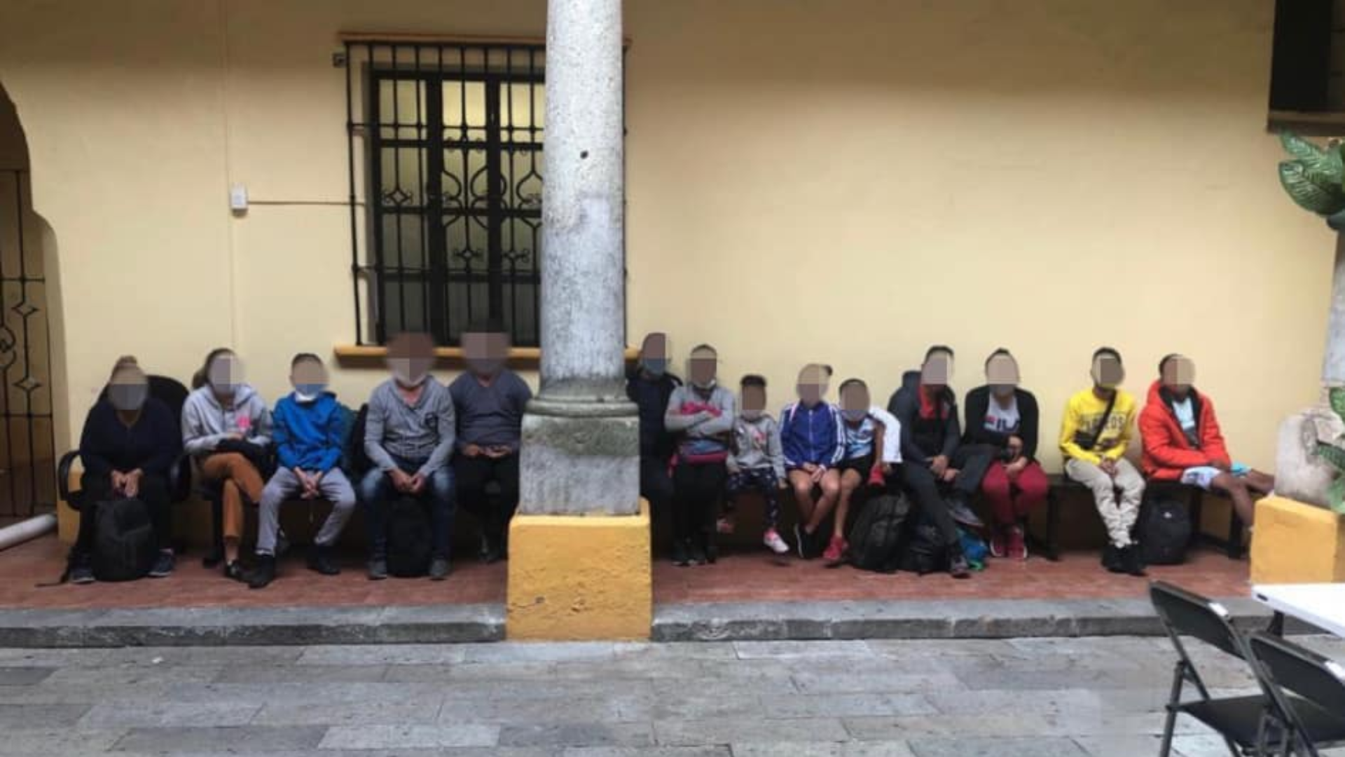 Localizan a 31 migrantes cubanos en Oaxaca y detienen a cuatro policías por extorsión