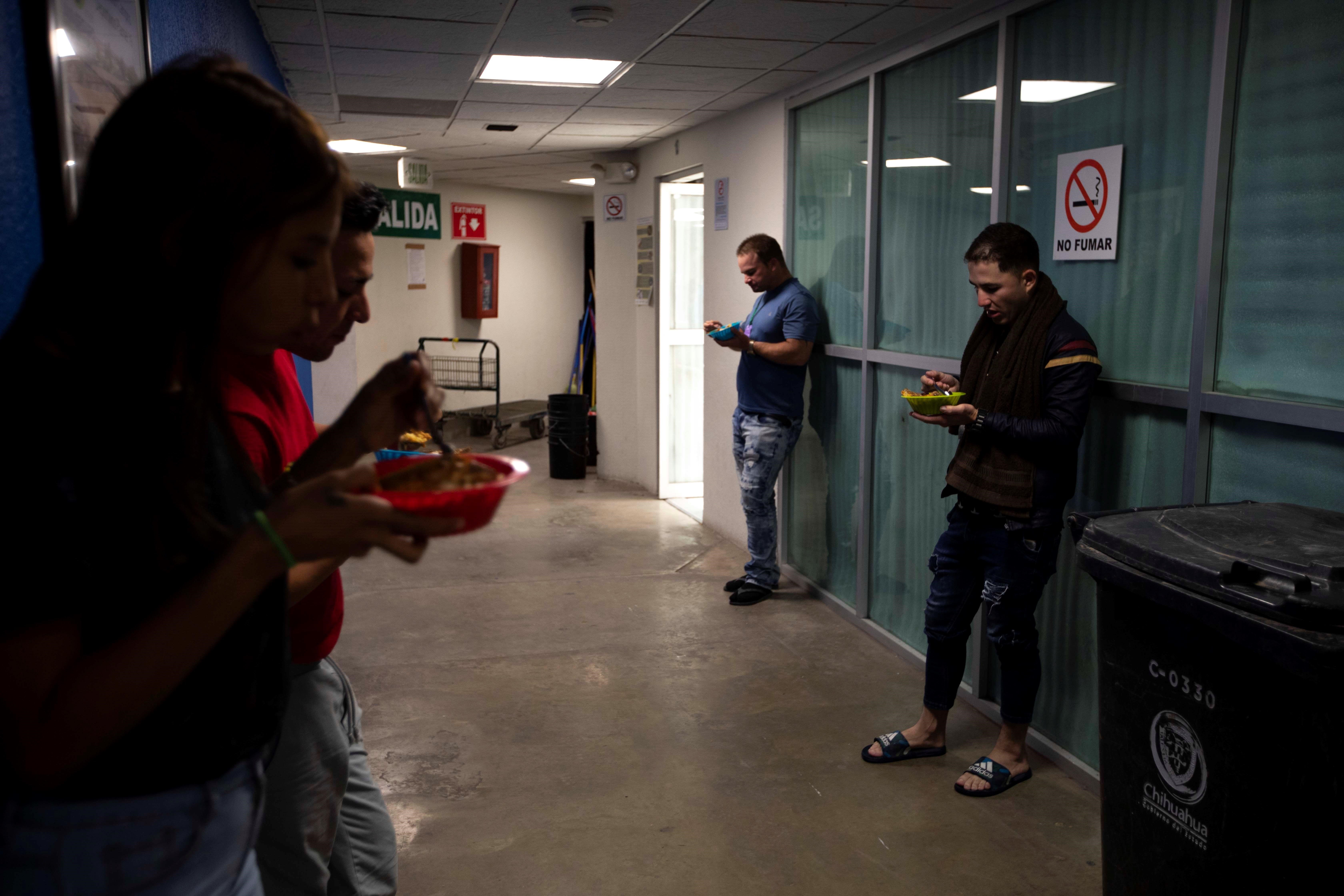 Ciudad Juárez (México),  En un fenómeno sin precedentes en México, la fronteriza Ciudad Juárez acoge estos días a miles de migrantes cubanos que esperan para pedir o resolver su solicitud de asilo en Estados Unidos.