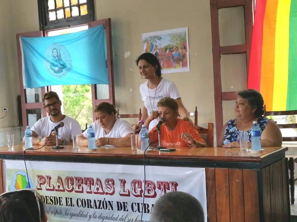 El grupo de las Madres, durante las Jornadas Cubanas contra la Homofobia y la Transfobia en 2017. (Foto tomada del Perfil de Facebook de Rafael Suri).
