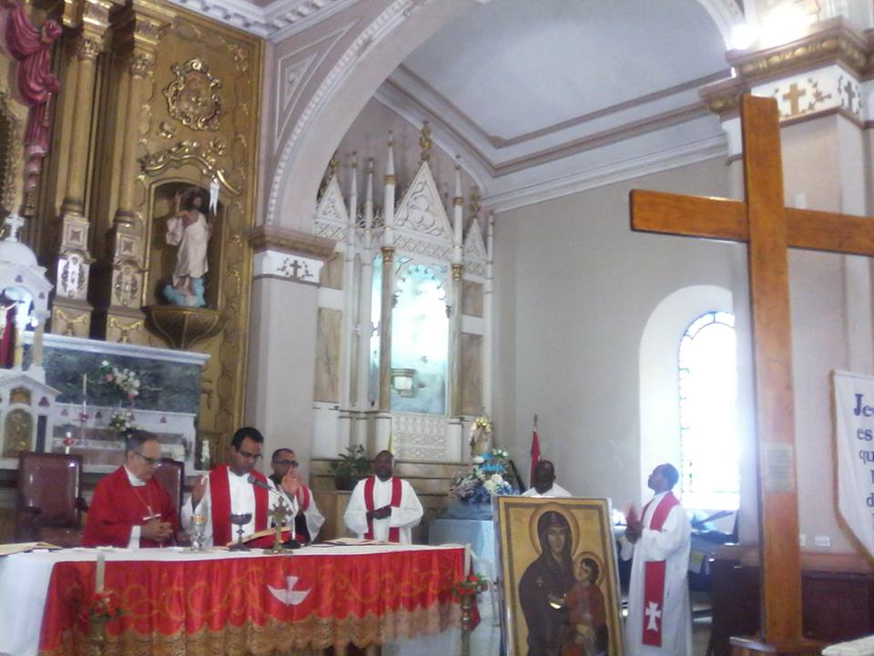 Misa para recibir la Cruz de los Jóvenes en Manzanillo