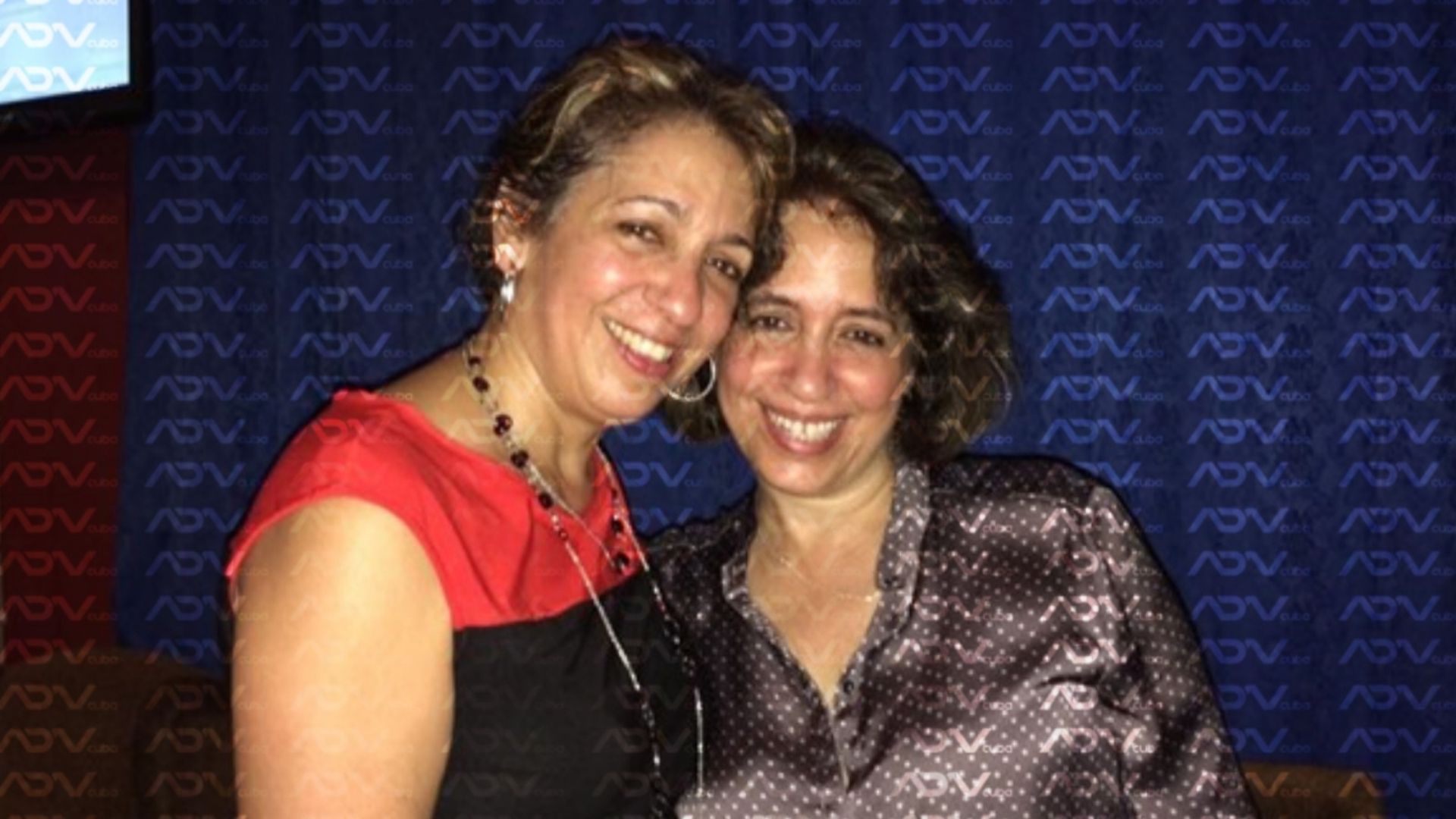 Ania Guillermina Lastres Morera junto a su hermana Adys Lastres Morera