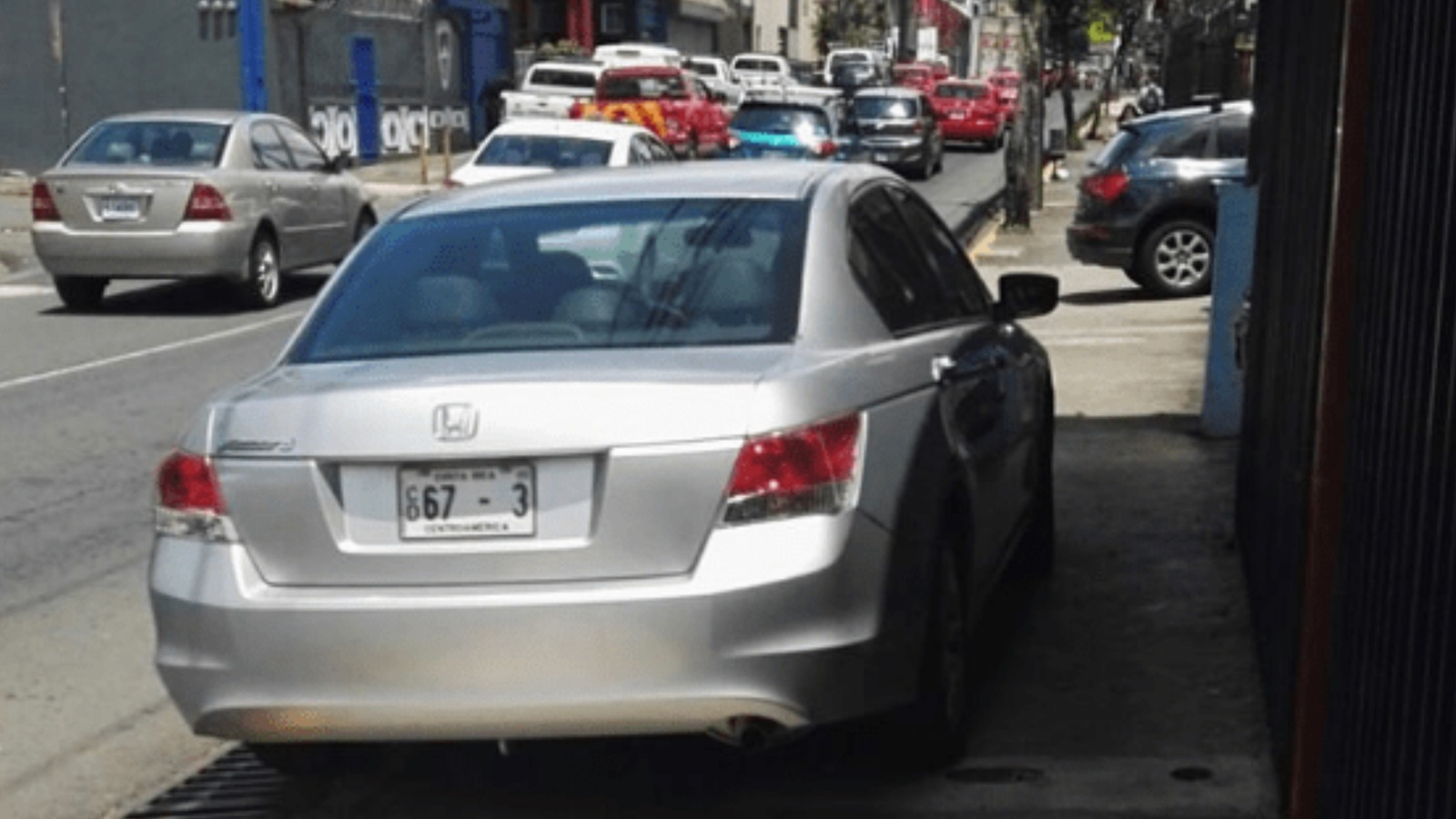 Automóvil de la embajada cubana en Costa Rica.