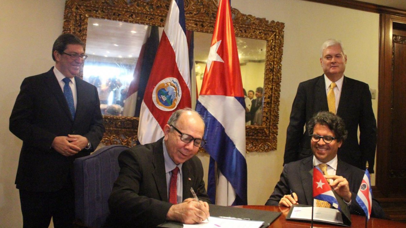 Firma del convenio en materia educativa