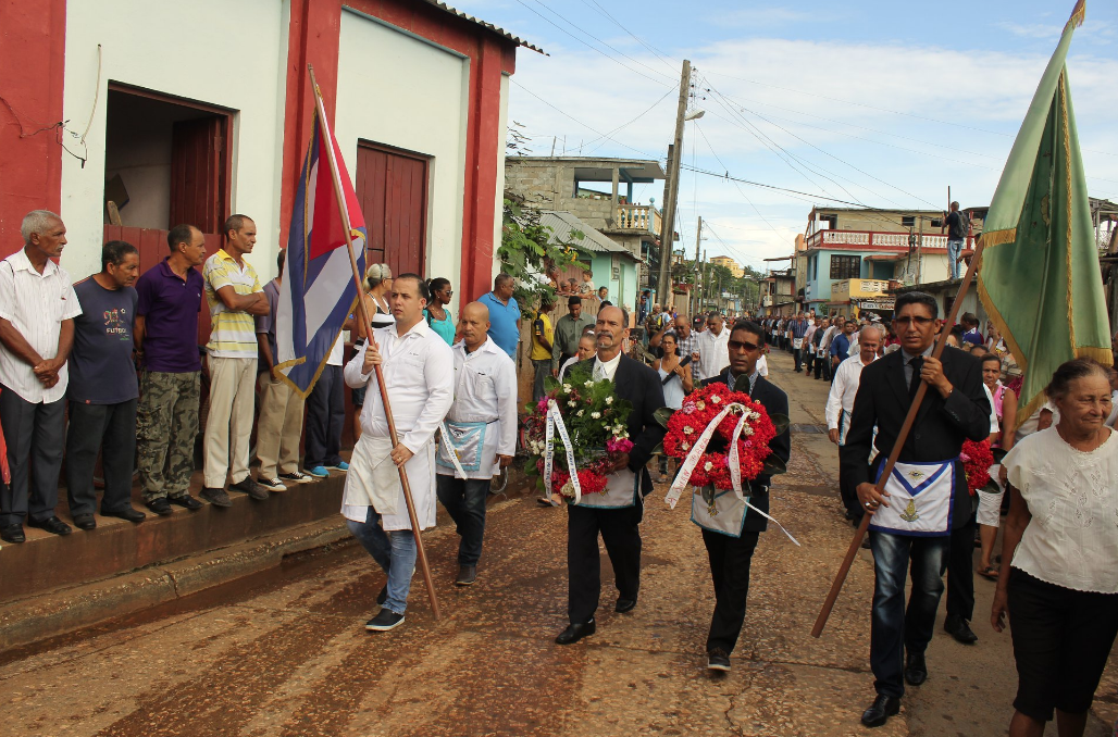 Imágenes del sepelio en Baracoa del médico cubano Obana Borges