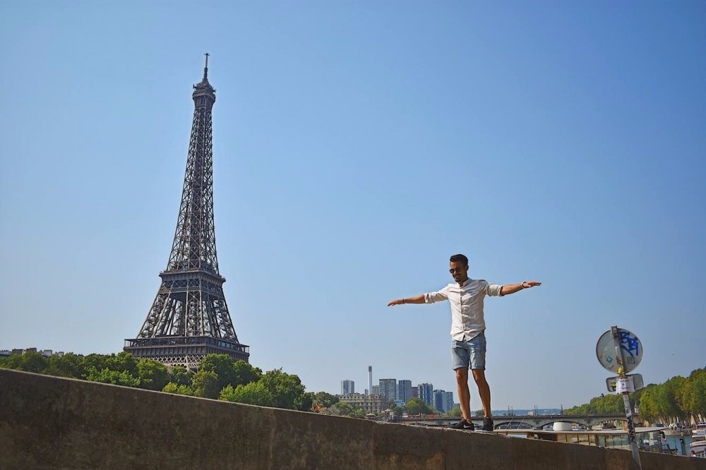 Raúl Ulises Castro Rosales en Paris. / Foto: Cubanet