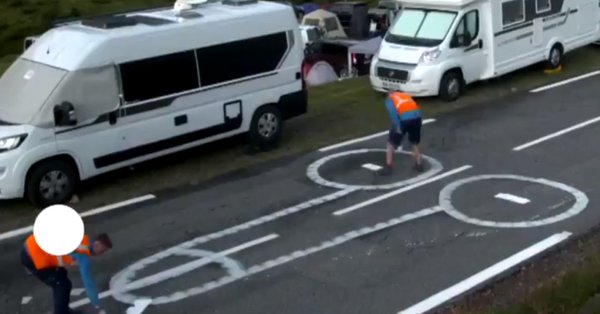 Grafitis de penes en carreteras de Francia