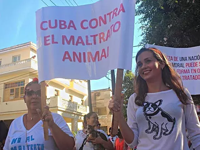 Marcha de animalistas en Cuba. Foto: tomada del perfil en Facebook de Beatriz Batista
