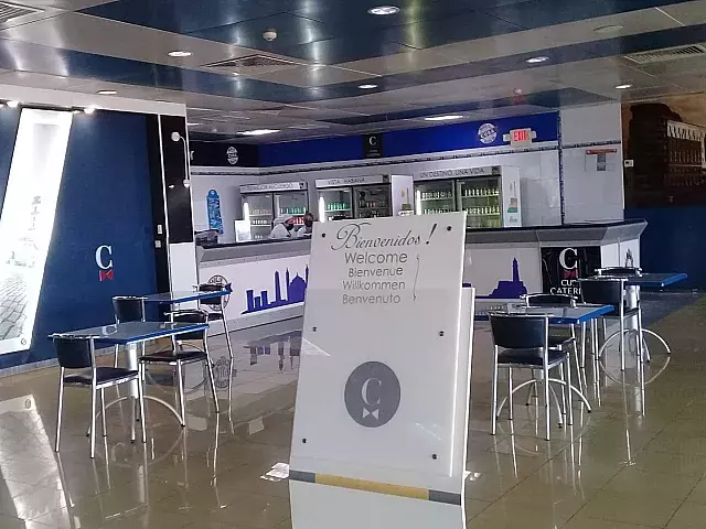Establecimiento en sala de última espera. Foto. Cuba Catering