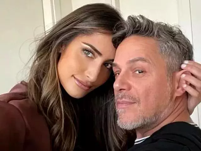 Rachel Valdés abrazada de Alejandro Sanz. Foto: Instagram