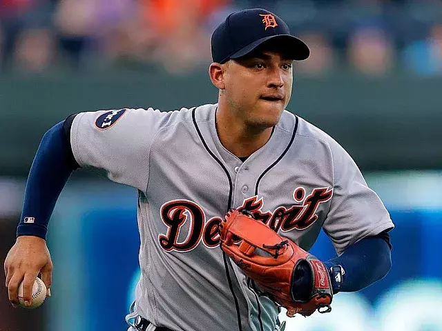 José Iglesias defendiendo la franela de los Tigres de Detroit